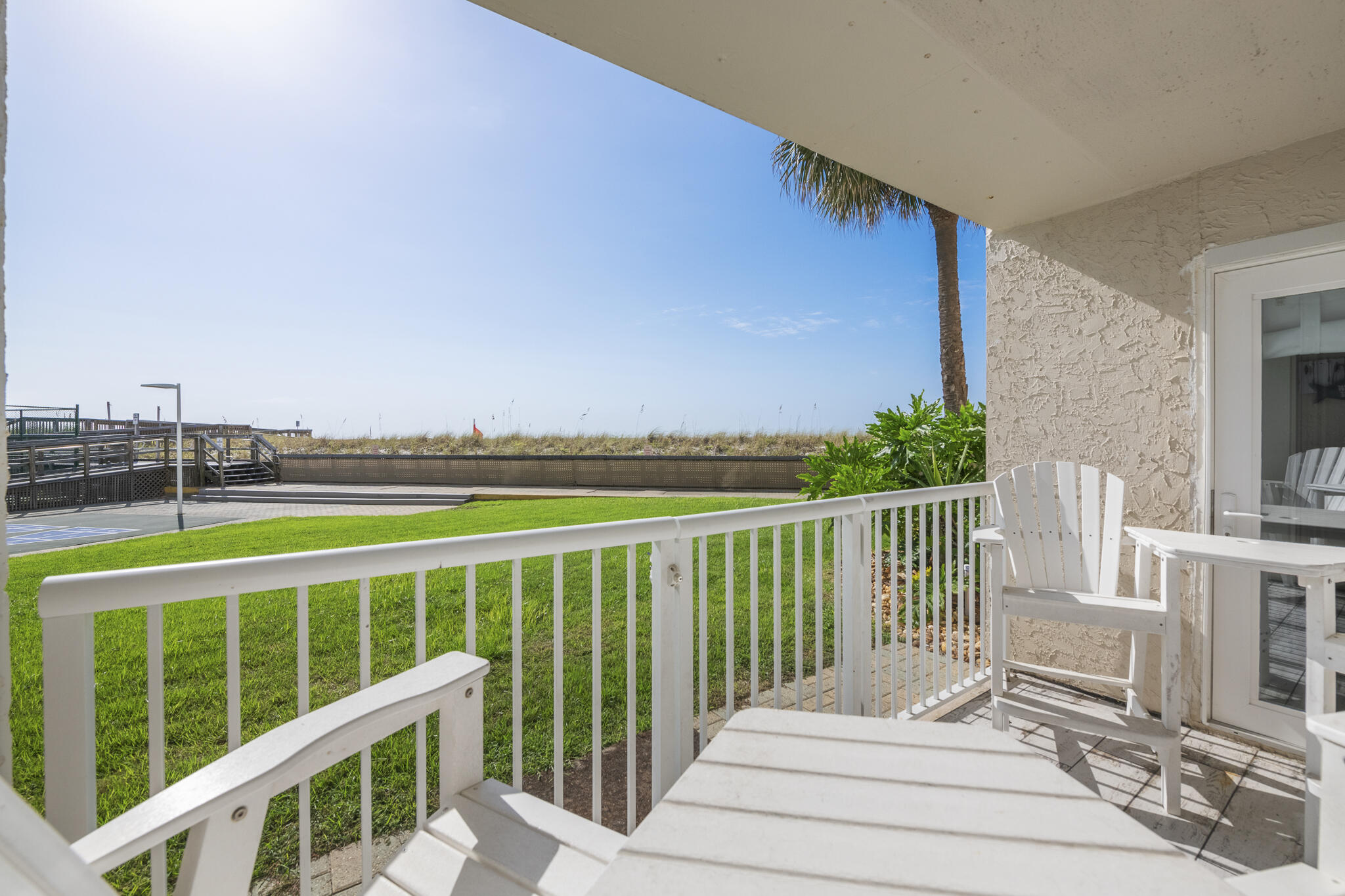 HOLIDAY SURF & RACQUET CLUB - Residential