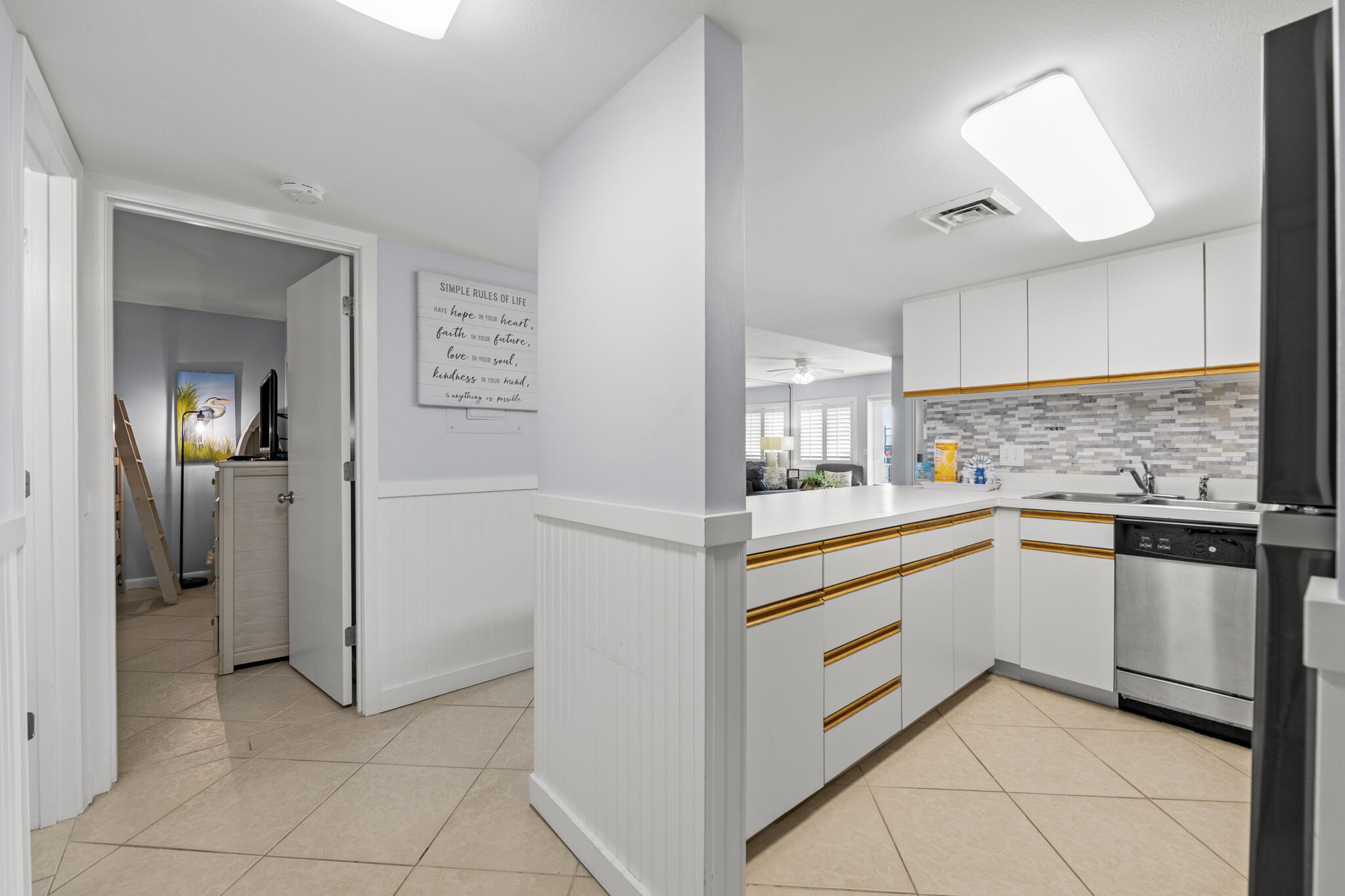 HOLIDAY SURF & RACQUET CLUB - Residential