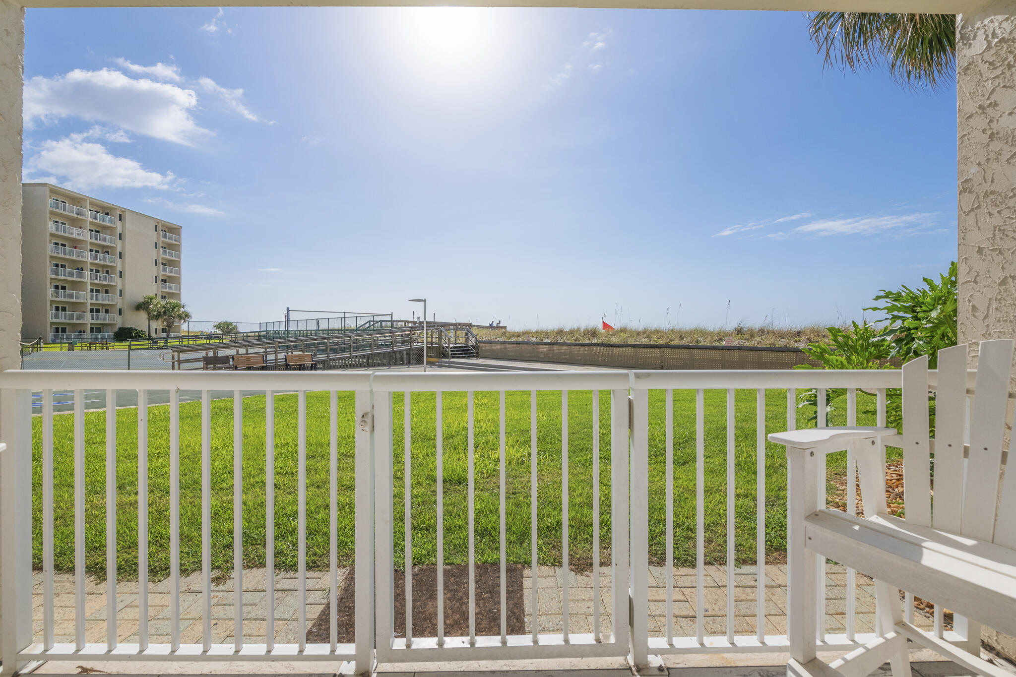 HOLIDAY SURF & RACQUET CLUB - Residential