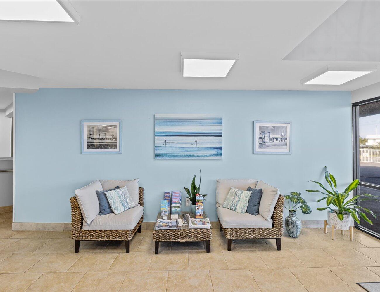 HOLIDAY SURF & RACQUET CLUB - Residential