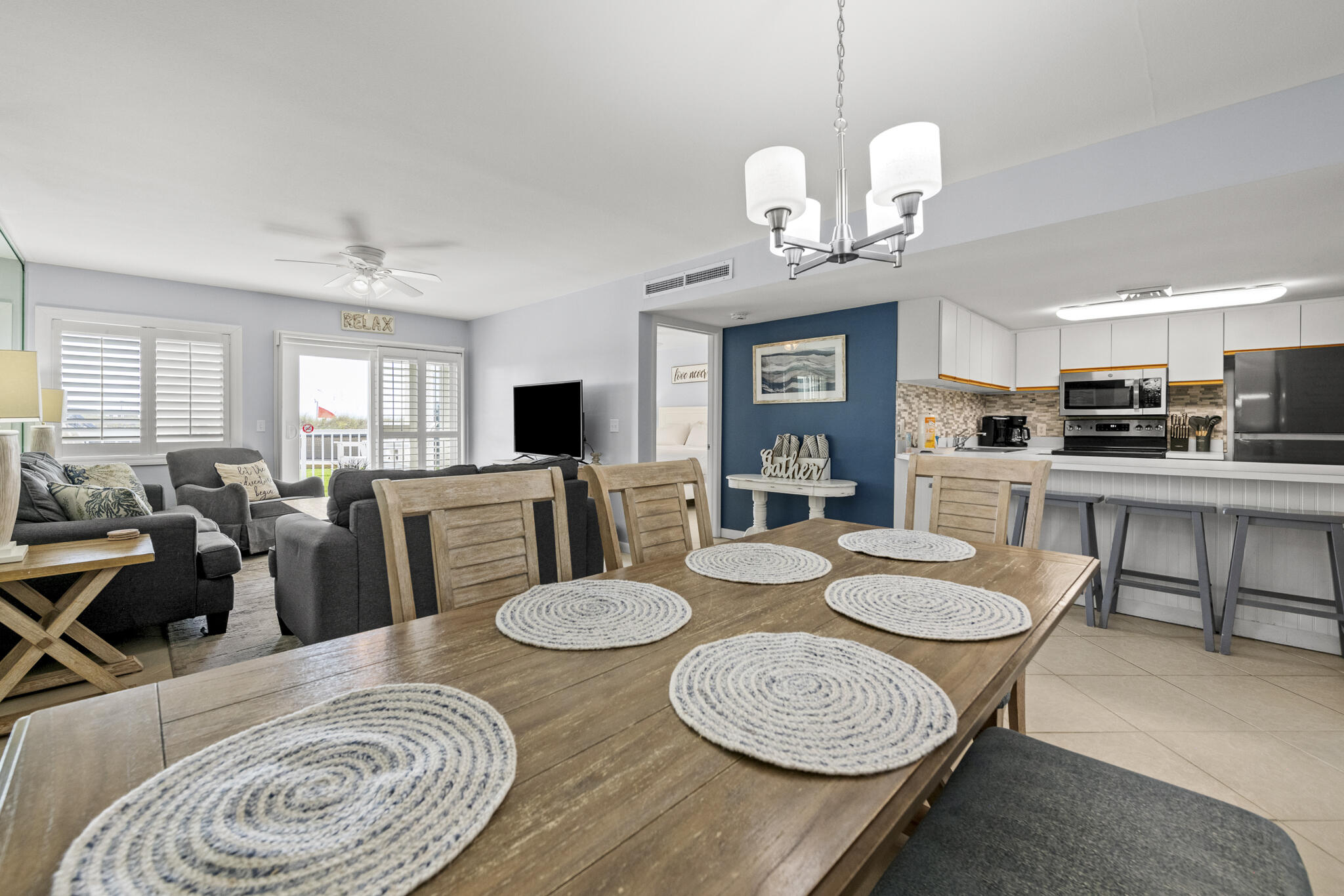 HOLIDAY SURF & RACQUET CLUB - Residential