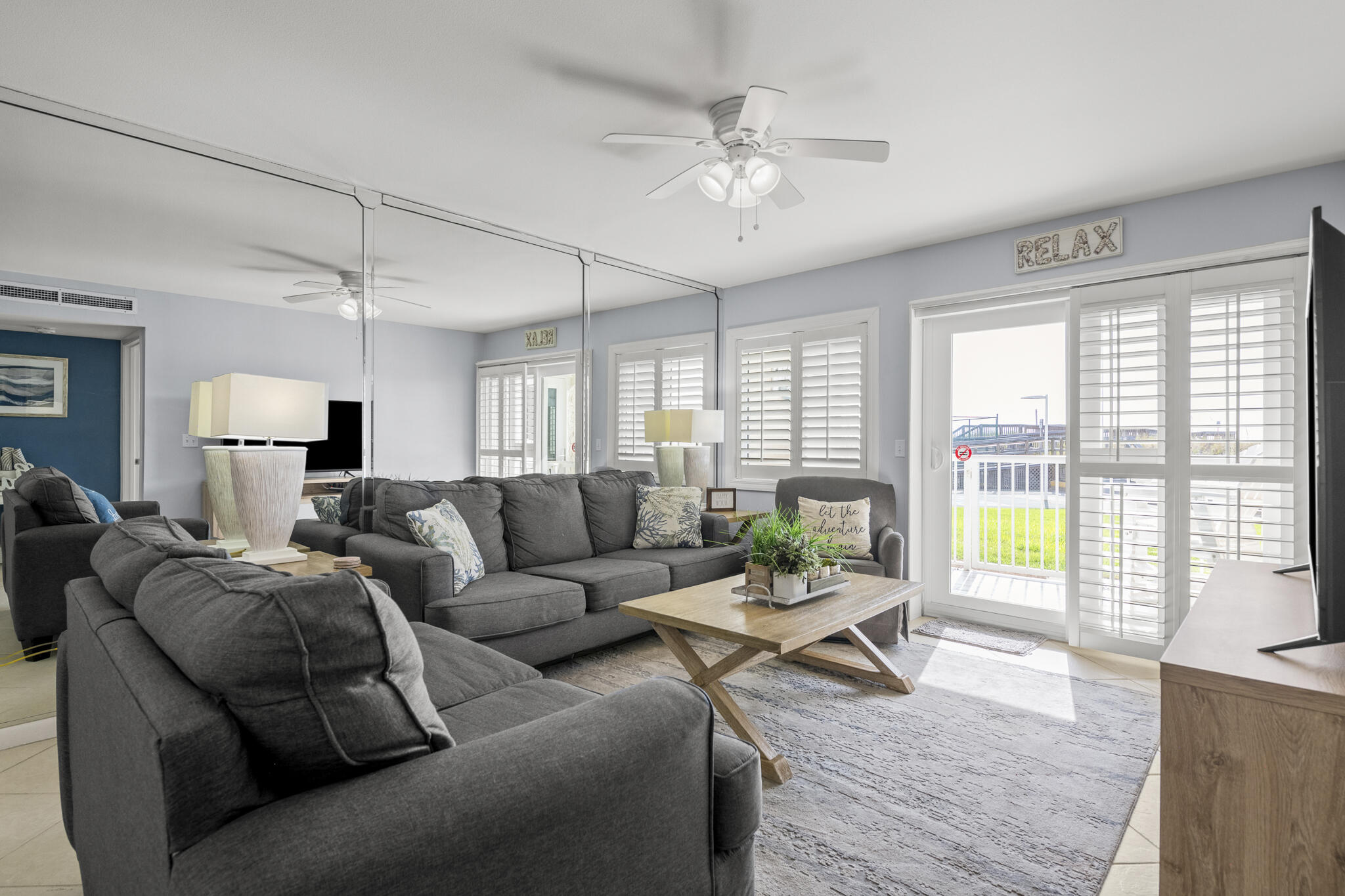 HOLIDAY SURF & RACQUET CLUB - Residential