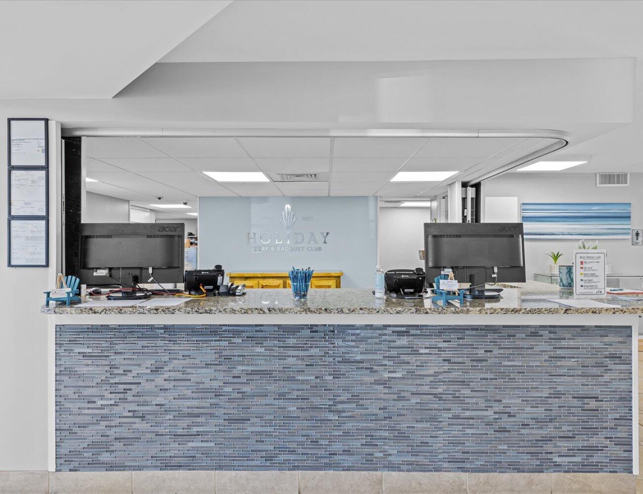 HOLIDAY SURF & RACQUET CLUB - Residential