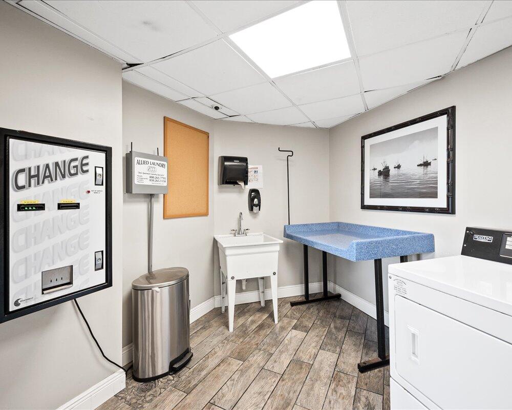 HOLIDAY SURF & RACQUET CLUB - Residential