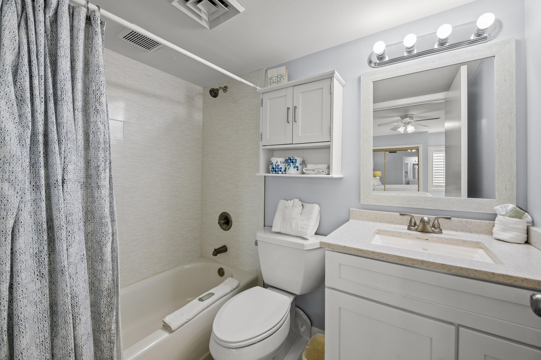 HOLIDAY SURF & RACQUET CLUB - Residential