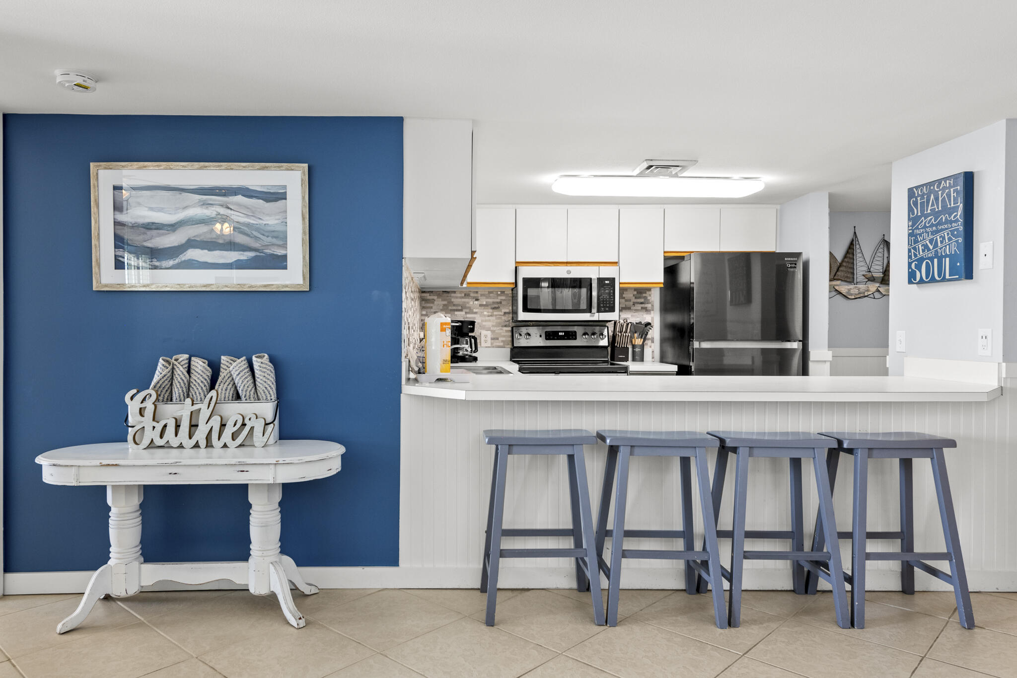 HOLIDAY SURF & RACQUET CLUB - Residential
