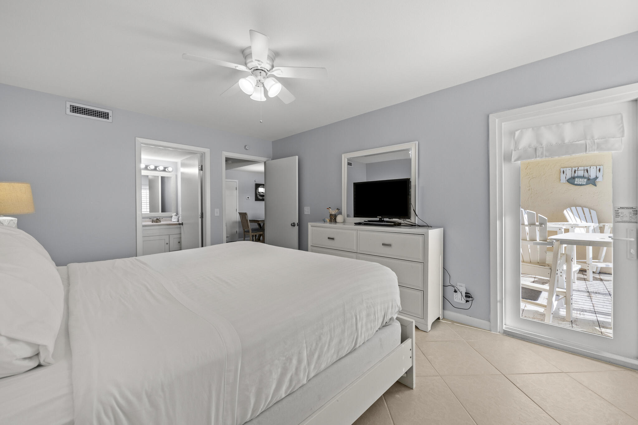 HOLIDAY SURF & RACQUET CLUB - Residential