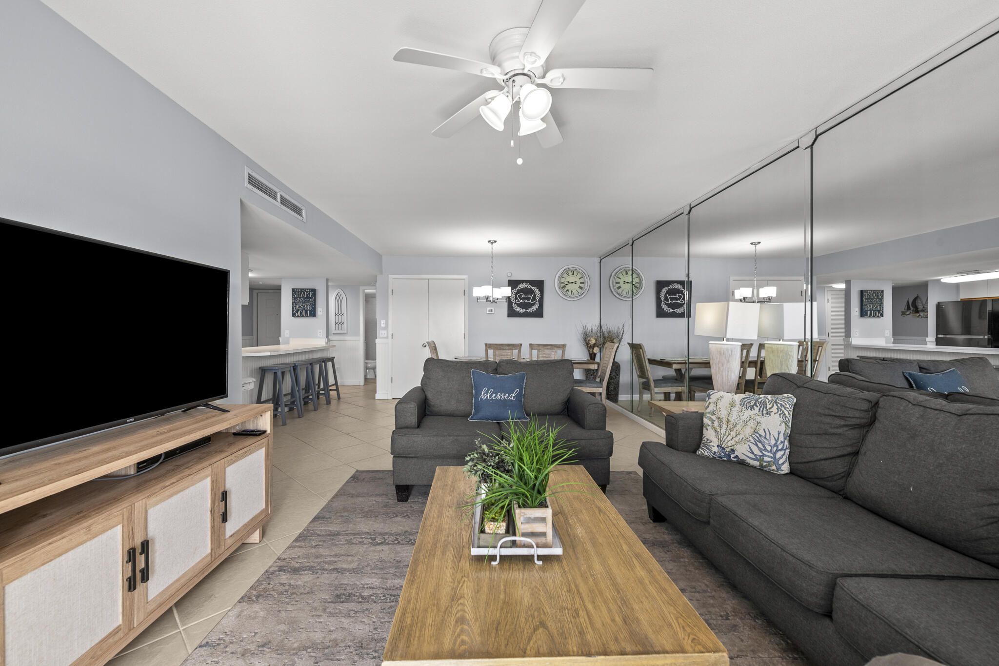 HOLIDAY SURF & RACQUET CLUB - Residential