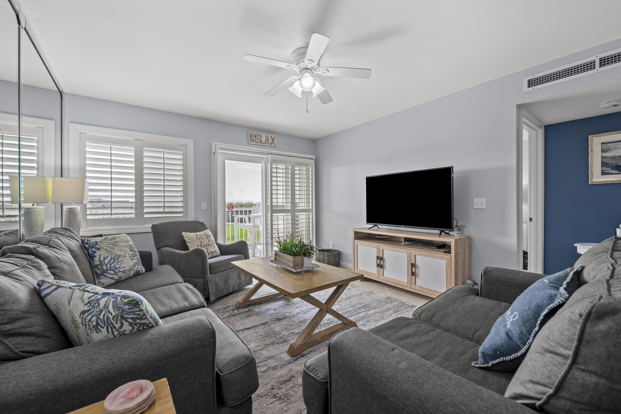 HOLIDAY SURF & RACQUET CLUB - Residential