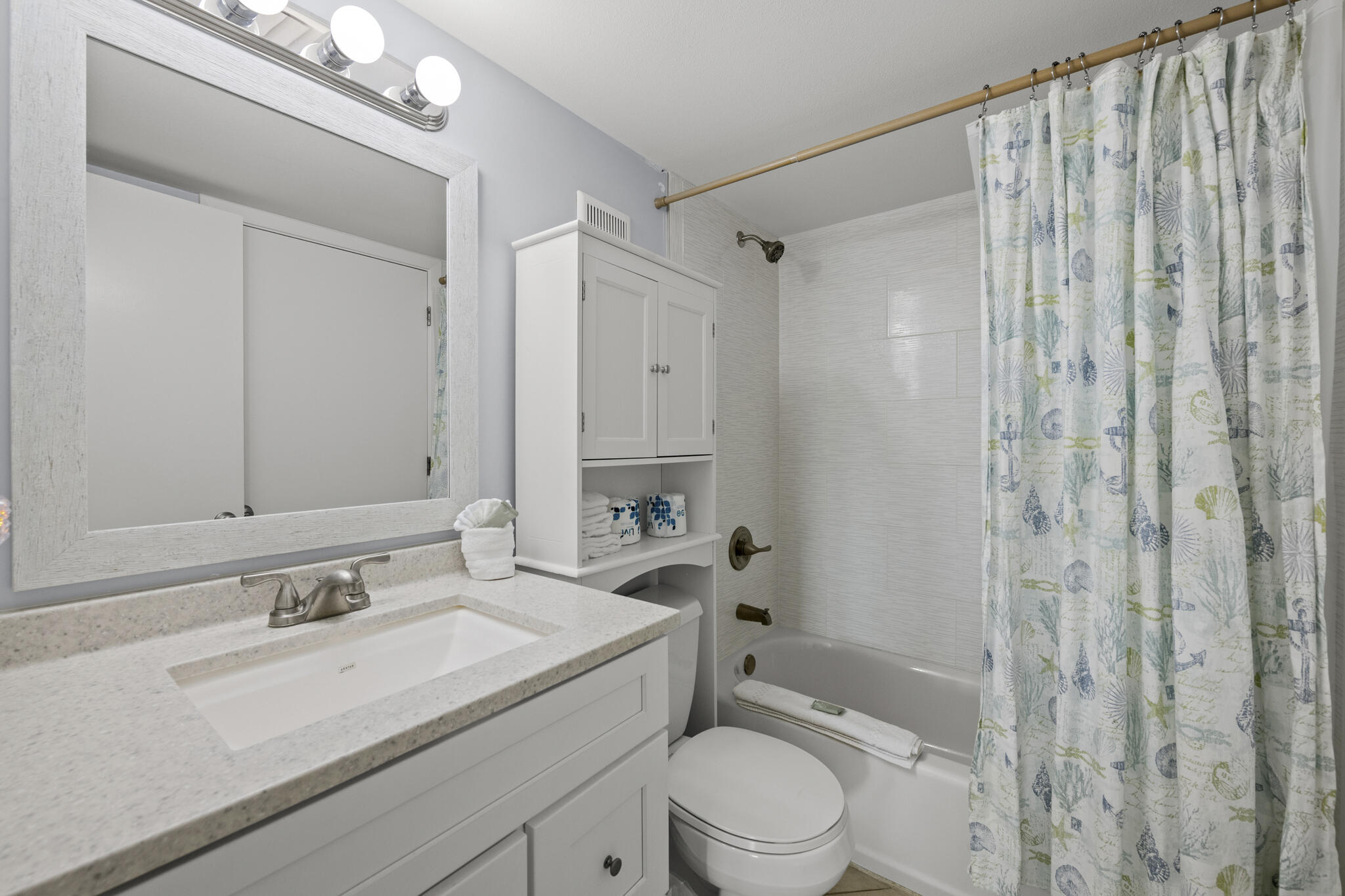 HOLIDAY SURF & RACQUET CLUB - Residential