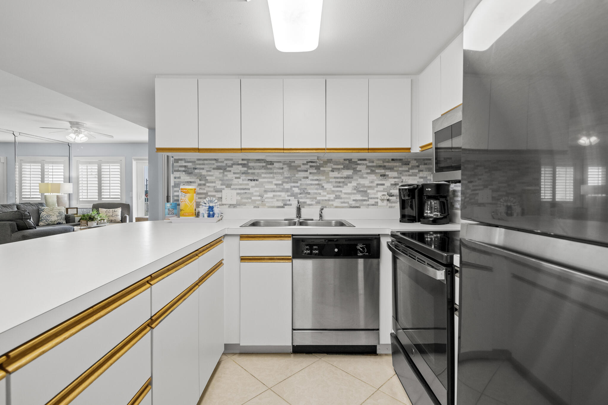 HOLIDAY SURF & RACQUET CLUB - Residential