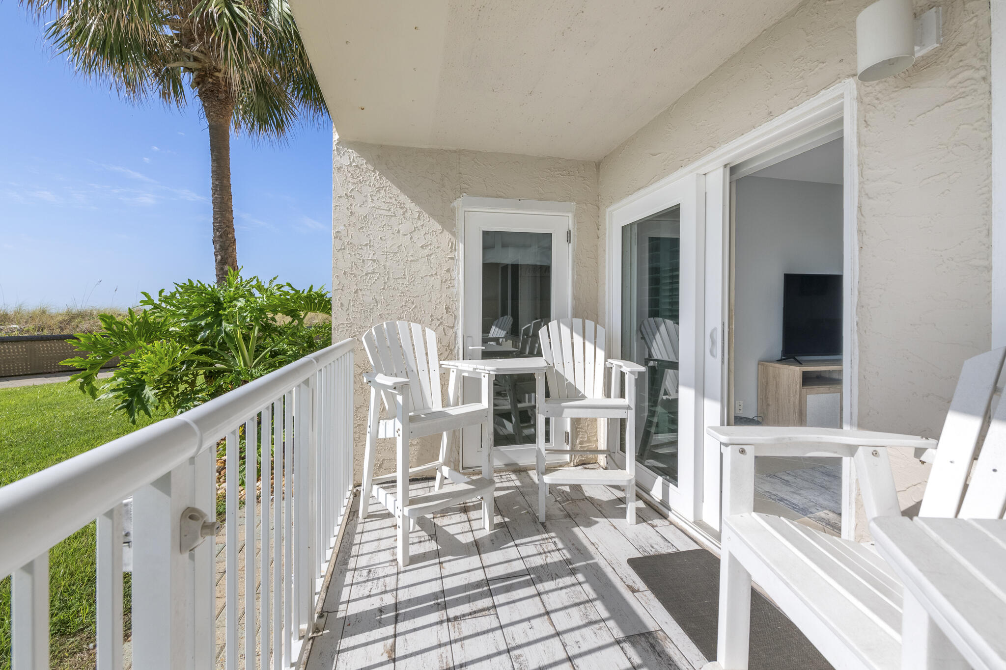 HOLIDAY SURF & RACQUET CLUB - Residential