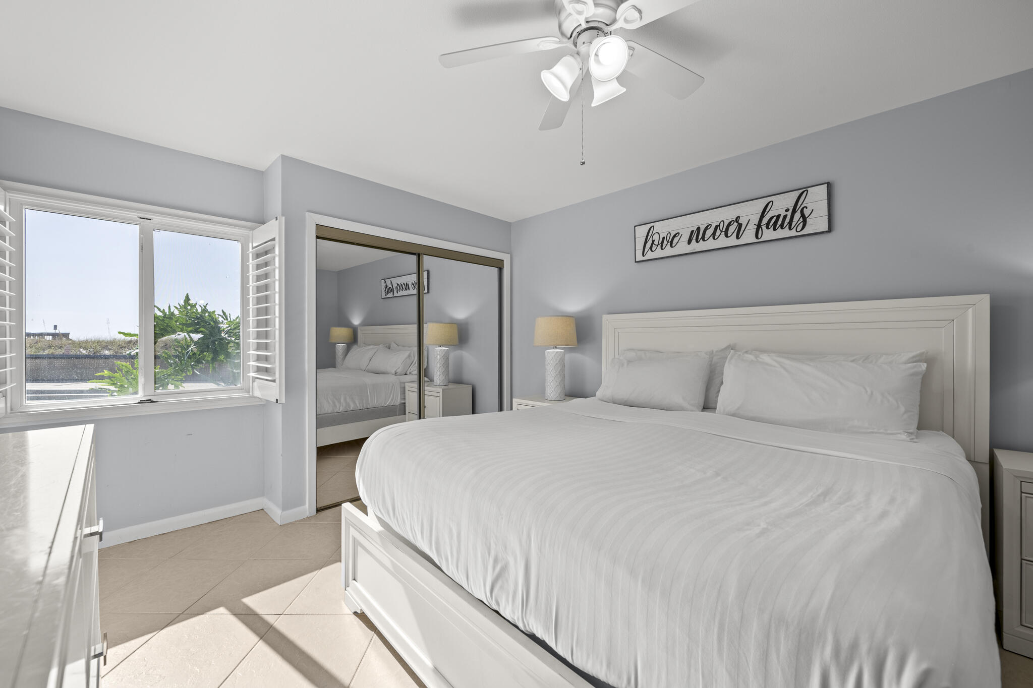 HOLIDAY SURF & RACQUET CLUB - Residential