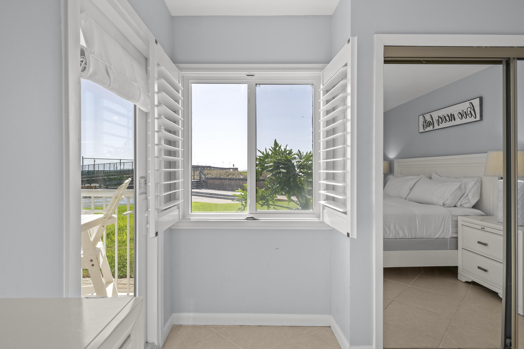 HOLIDAY SURF & RACQUET CLUB - Residential
