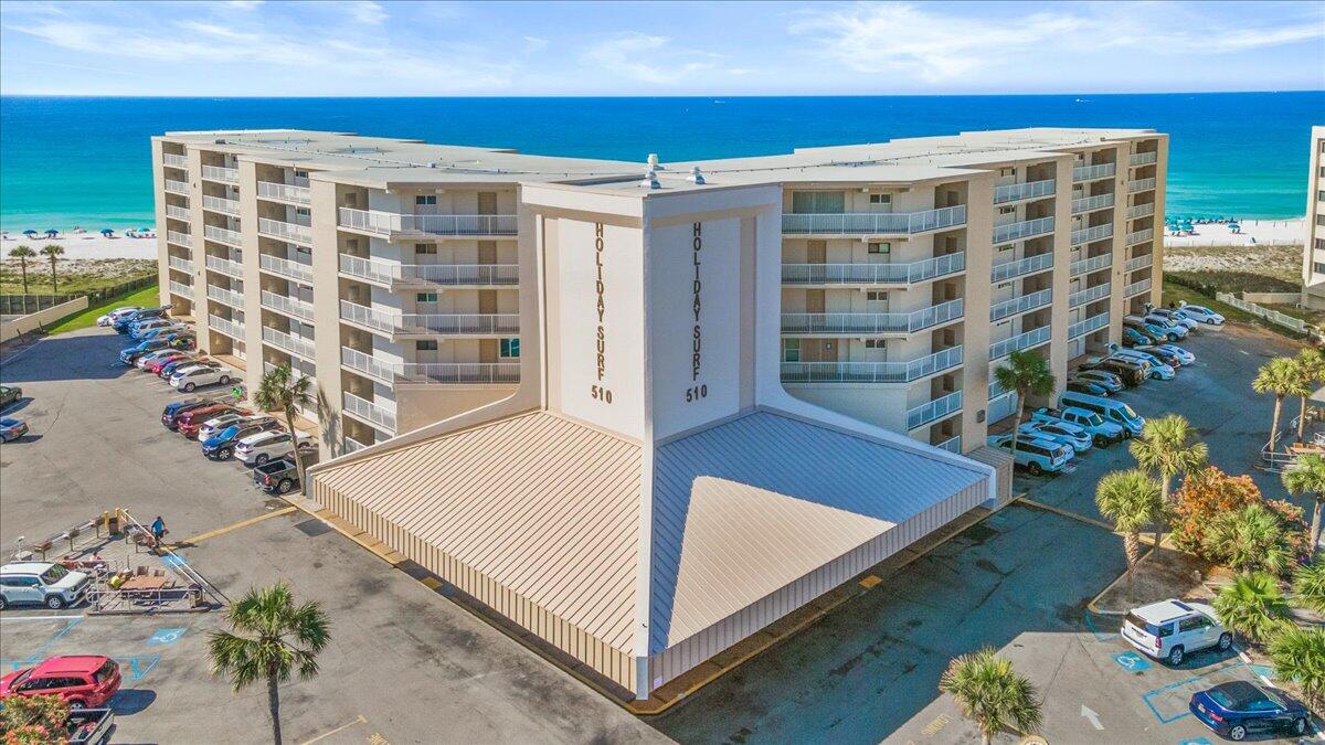 HOLIDAY SURF & RACQUET CLUB - Residential