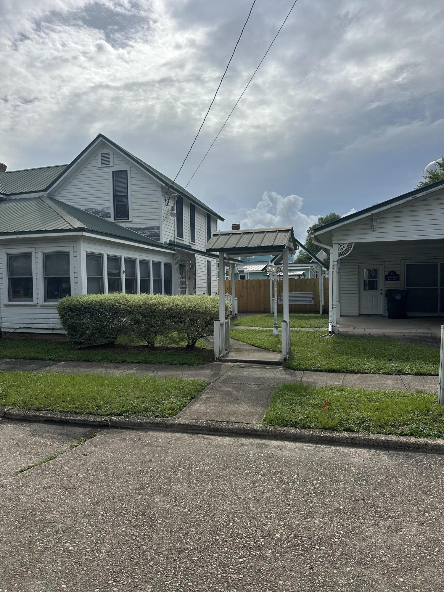 TOWN OF DEFUNIAK SPRINGS - Residential