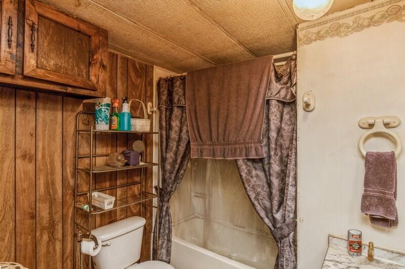 LEON HTS LOTS 1 & 2 BLK 3 - Residential