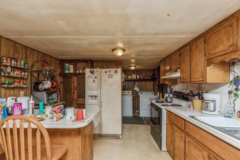 LEON HTS LOTS 1 & 2 BLK 3 - Residential