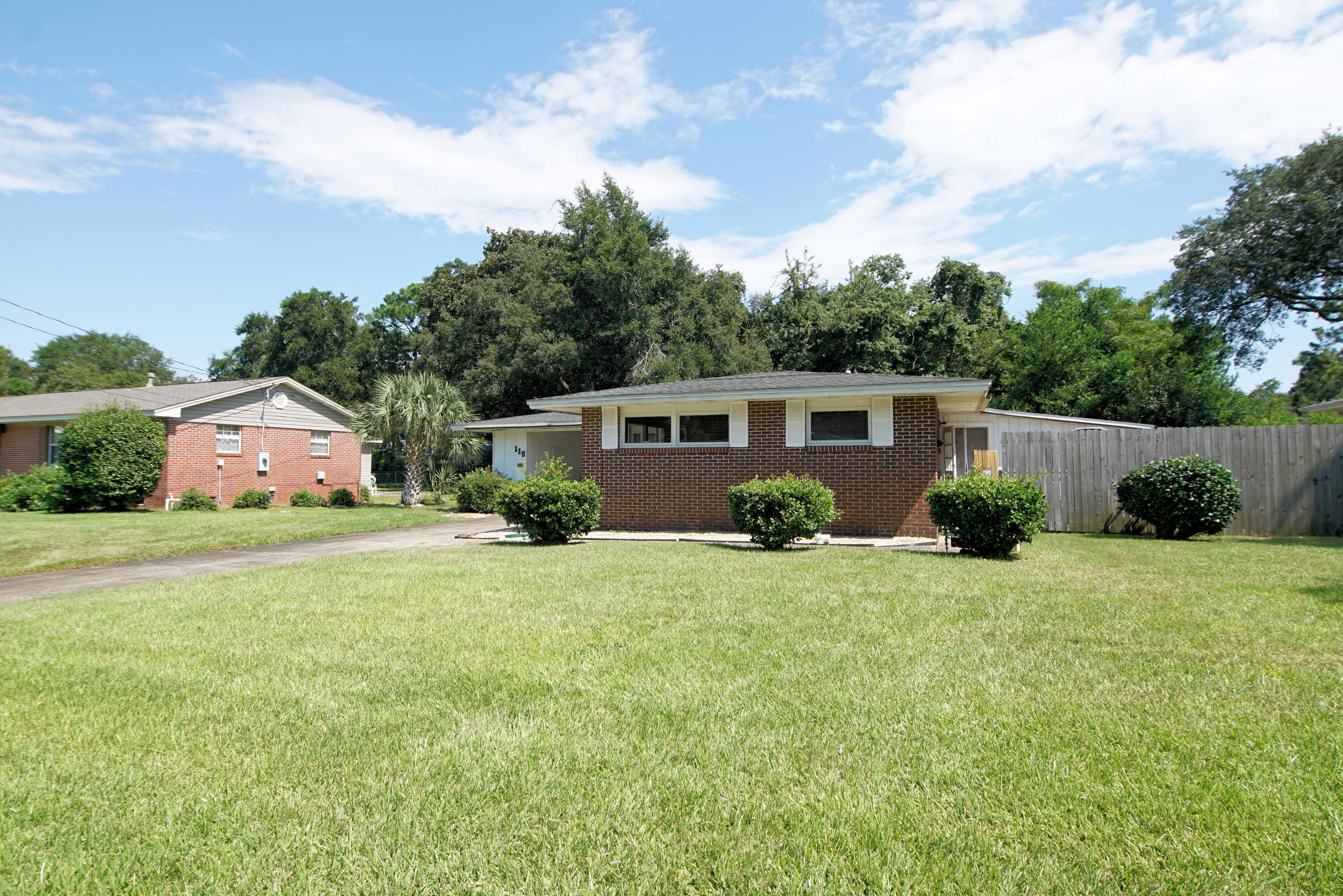 ELLIOTTS POINT 10TH ADDN - Residential