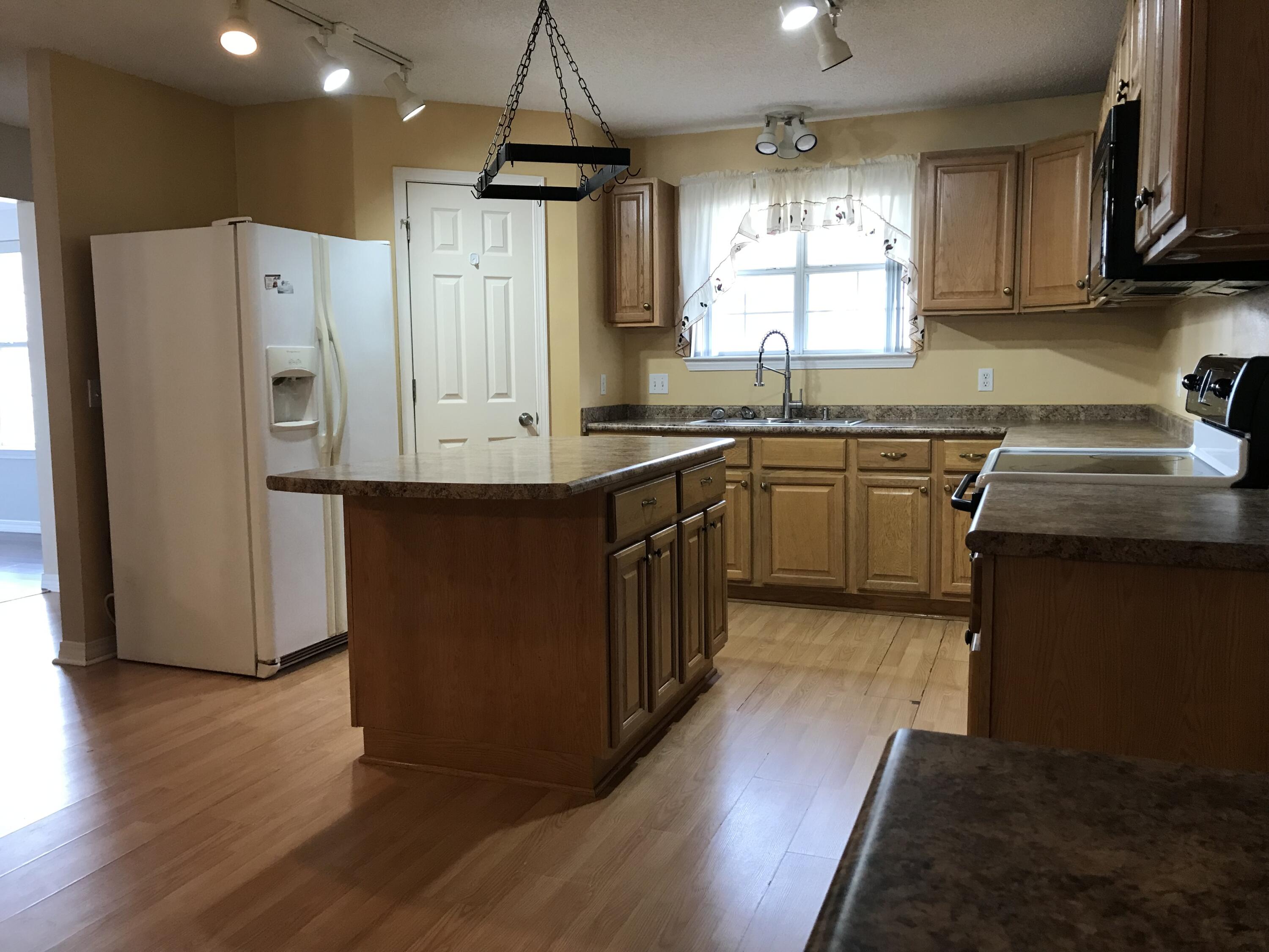 NORTHVIEW ESTATES 3RD ADDN - Residential Lease