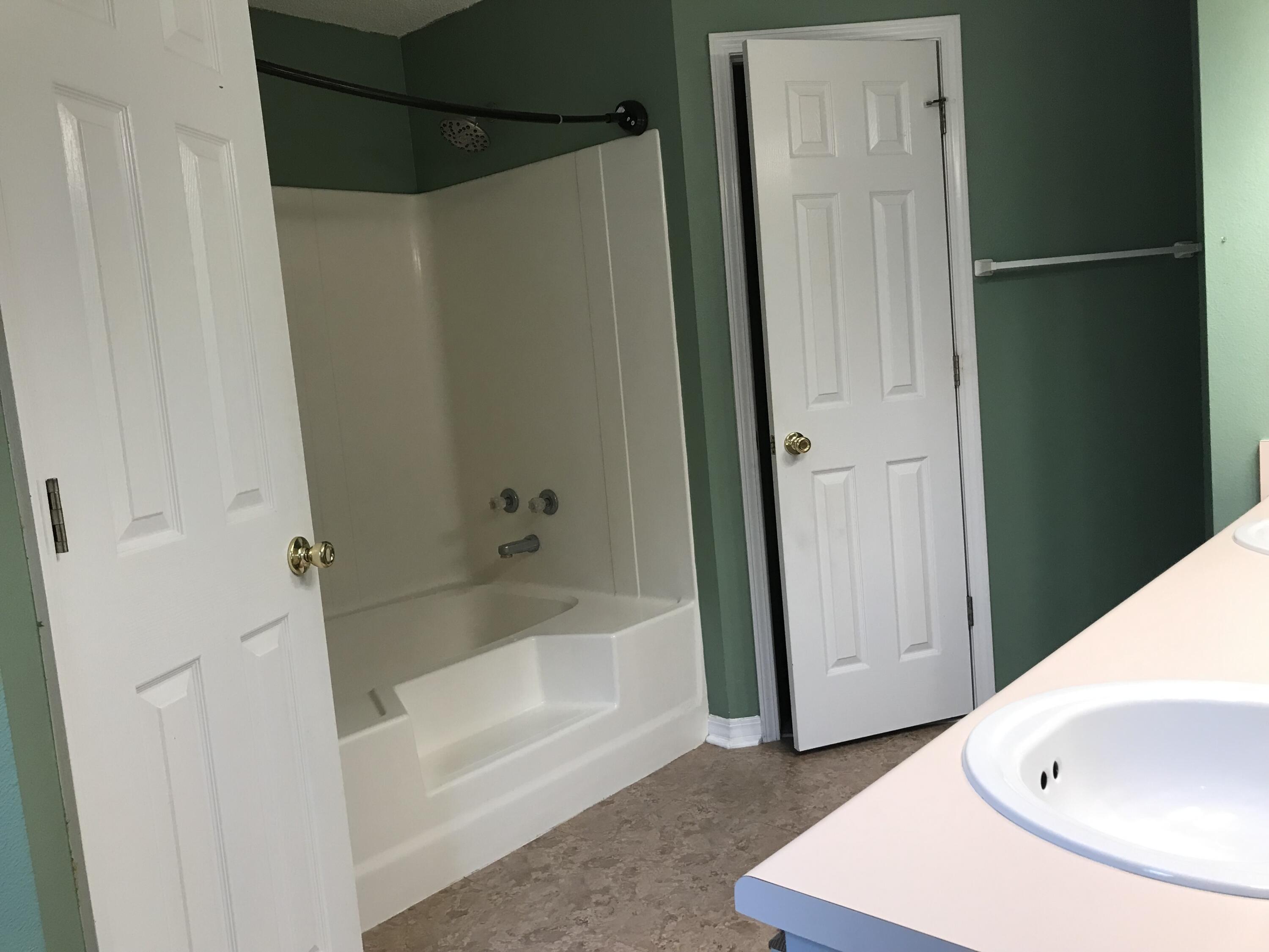 NORTHVIEW ESTATES 3RD ADDN - Residential Lease