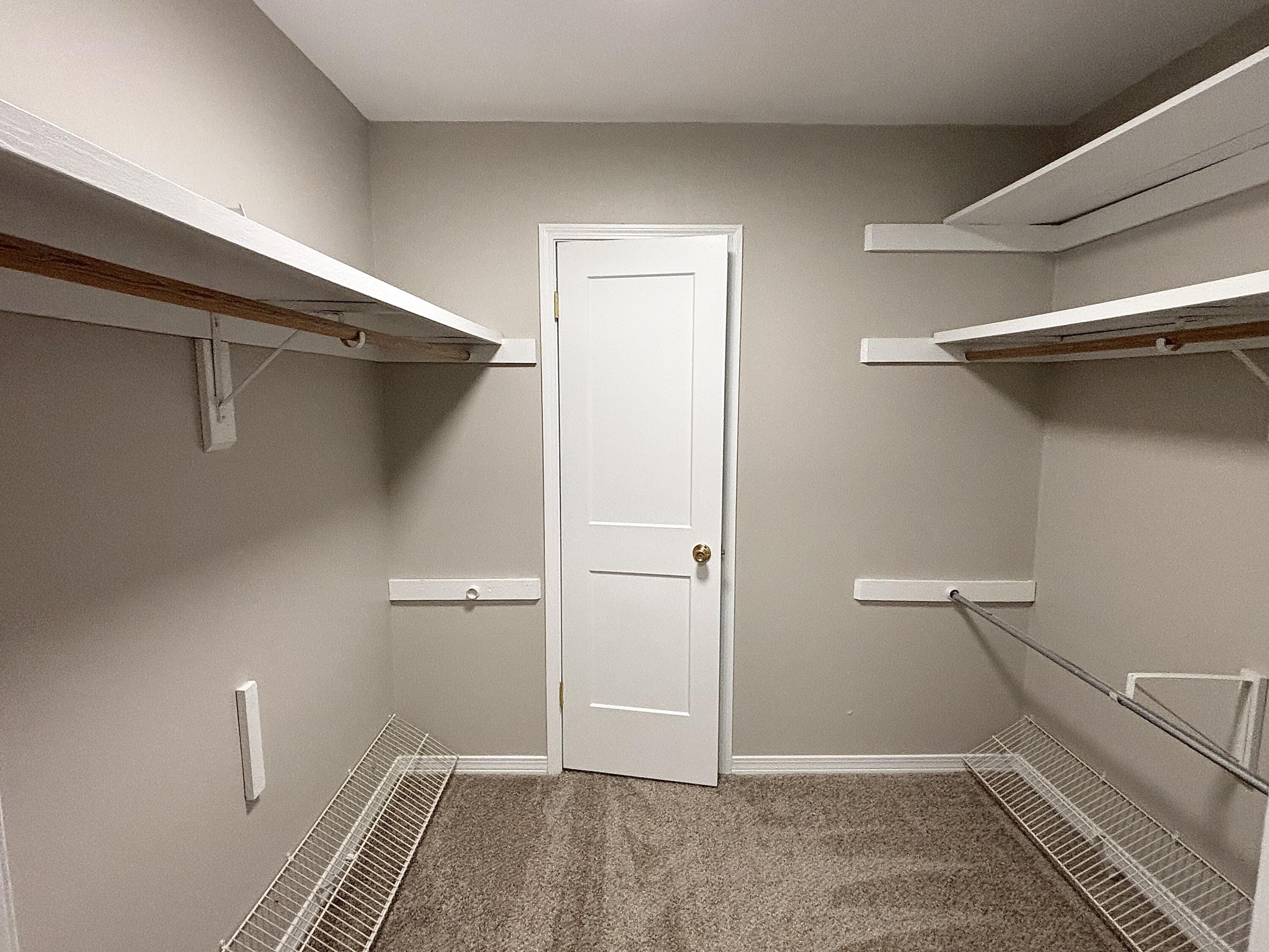 DONLABROOK GARDYNS - Residential Lease