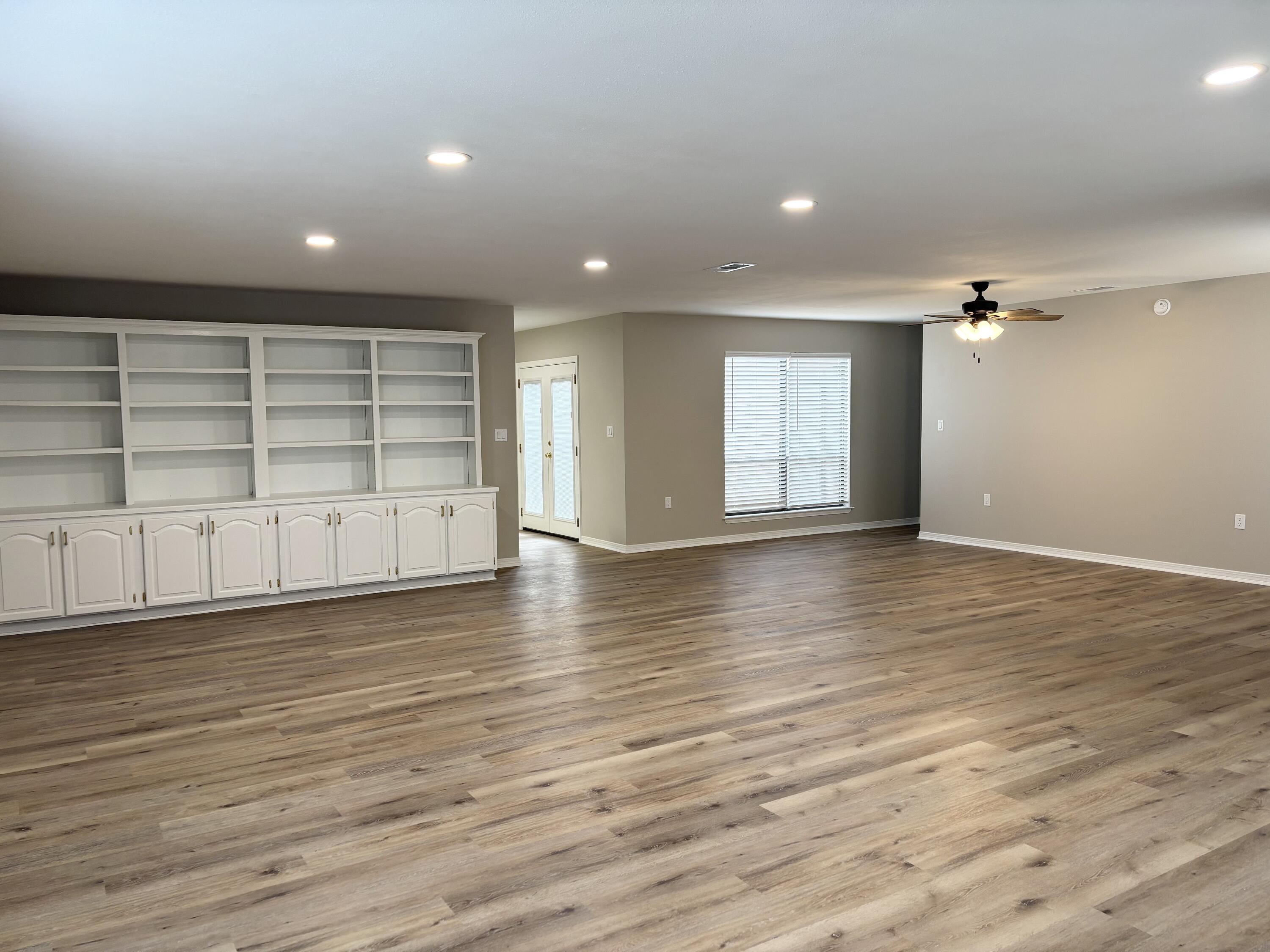 DONLABROOK GARDYNS - Residential Lease