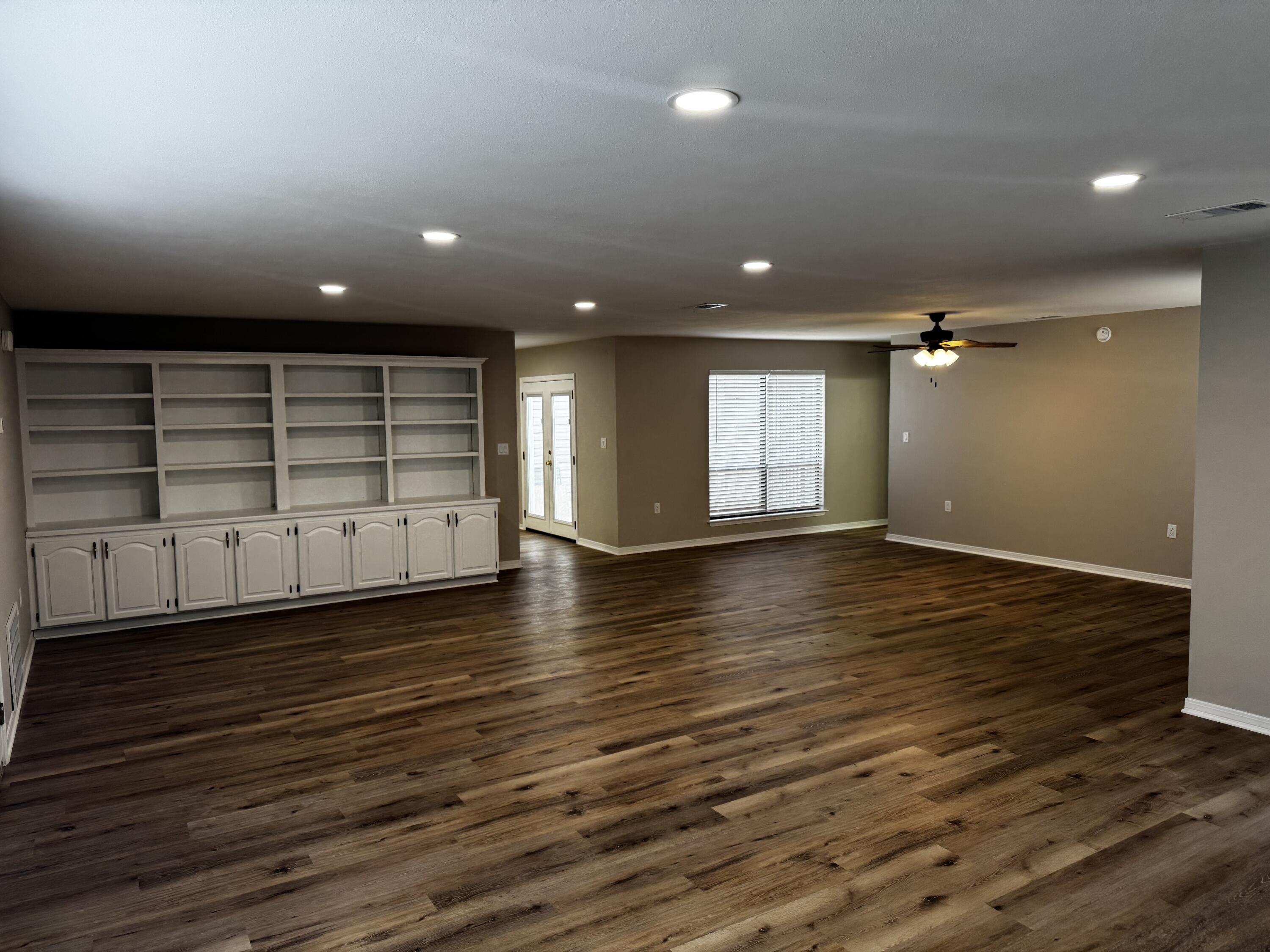 DONLABROOK GARDYNS - Residential Lease