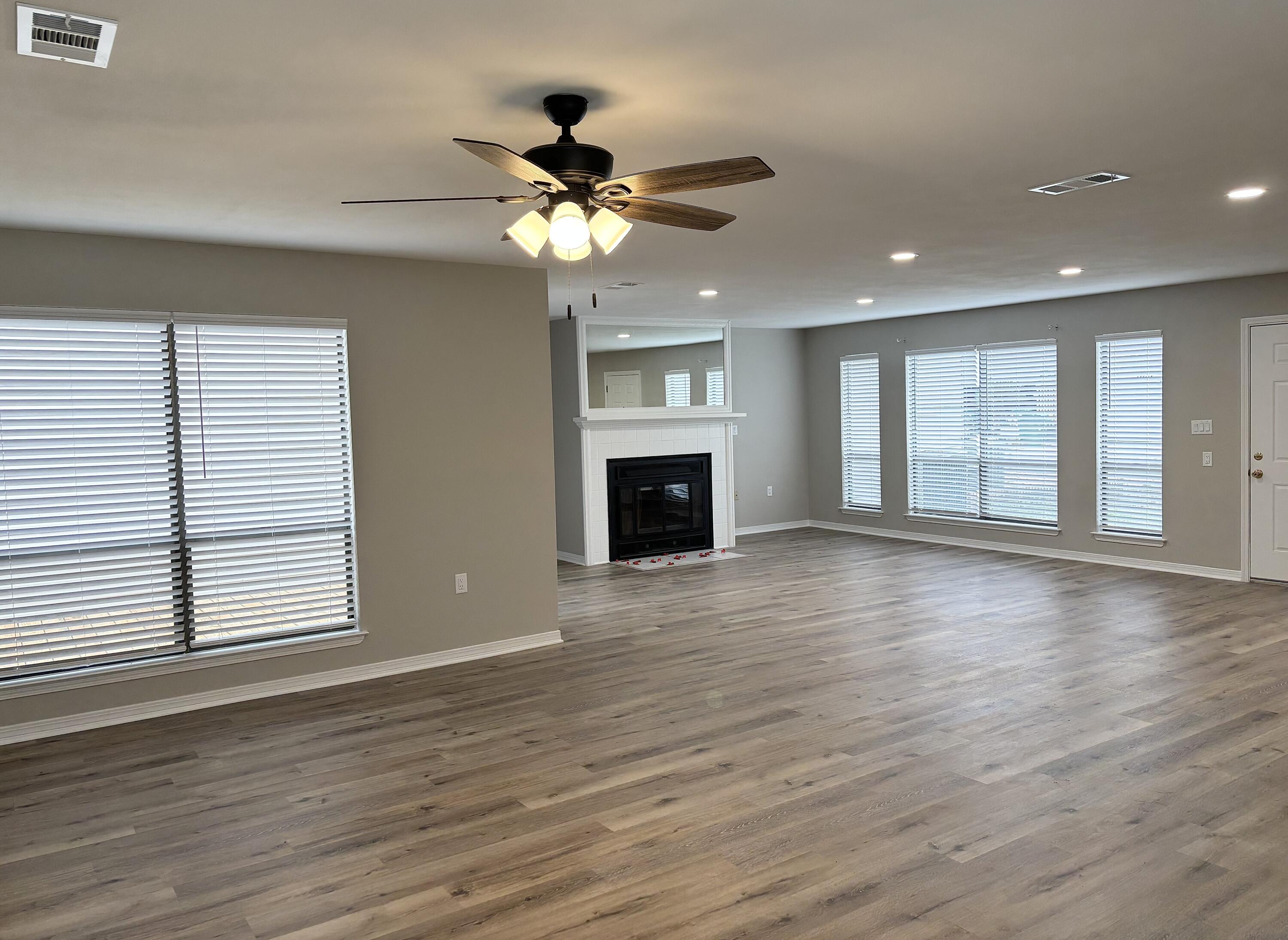 DONLABROOK GARDYNS - Residential Lease