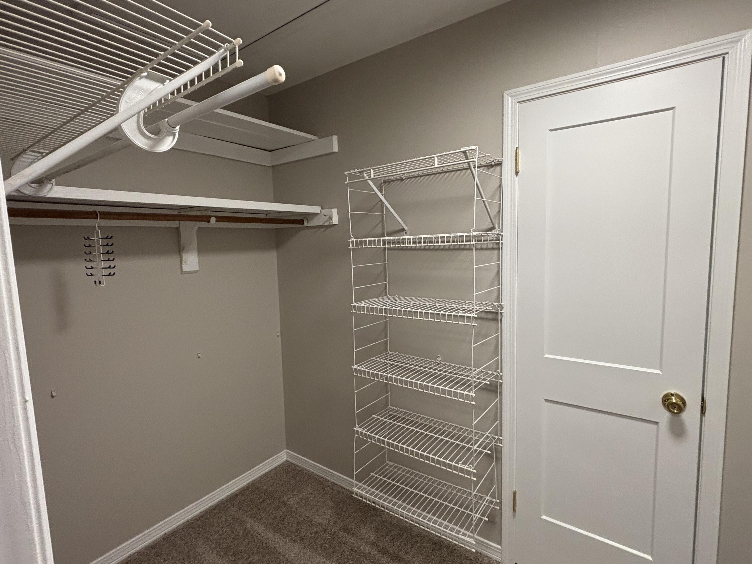 DONLABROOK GARDYNS - Residential Lease