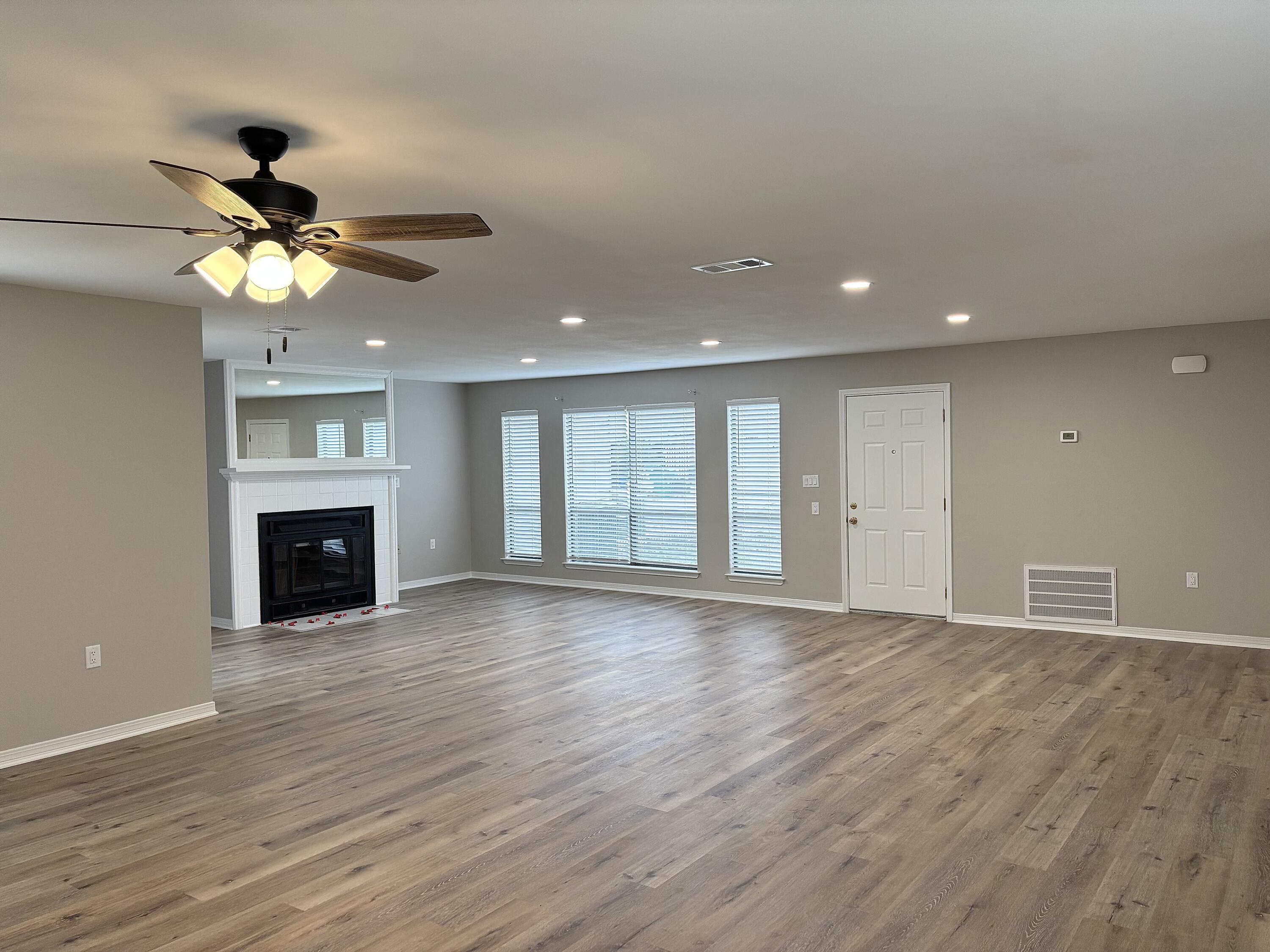 DONLABROOK GARDYNS - Residential Lease