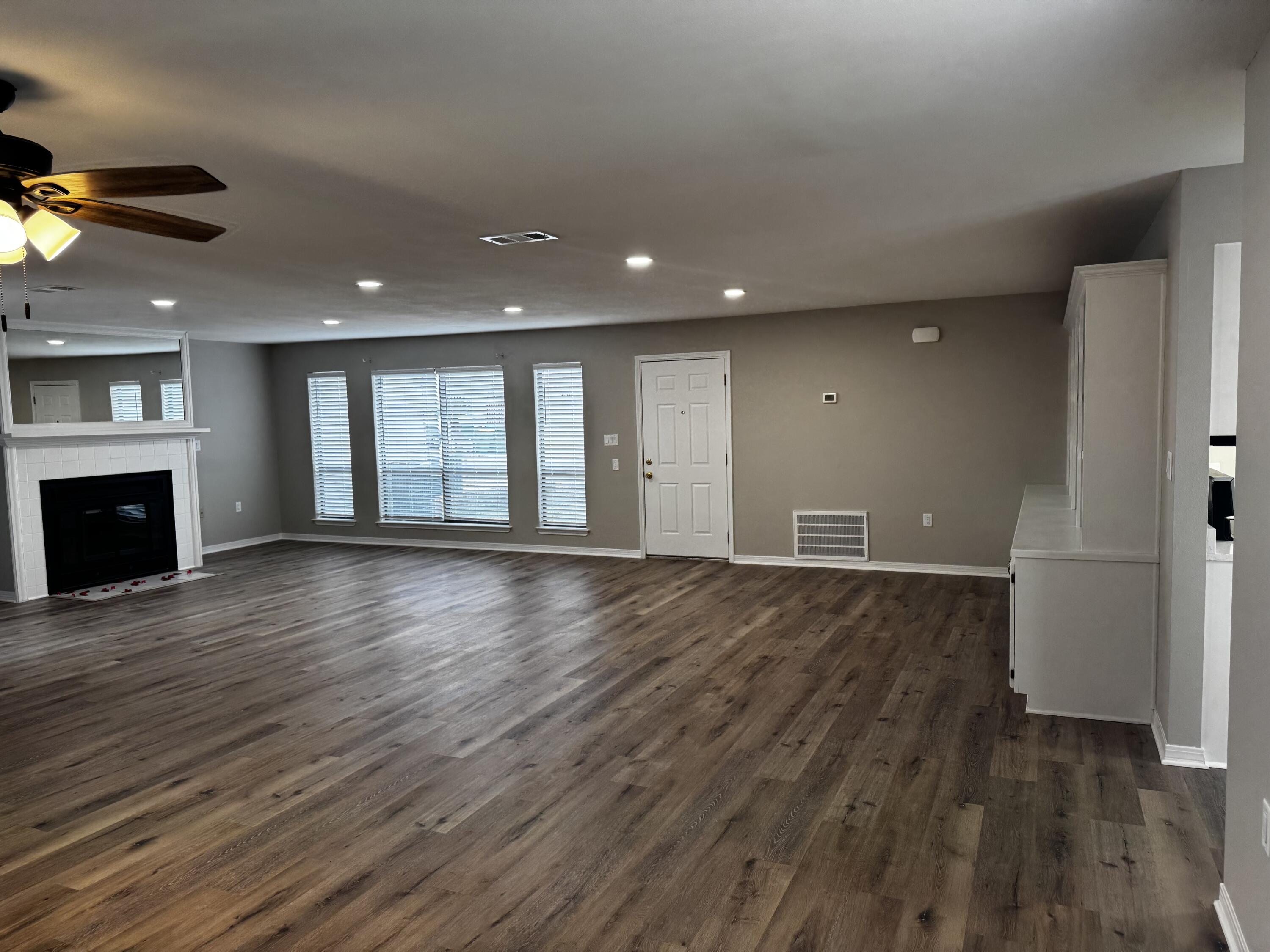 DONLABROOK GARDYNS - Residential Lease