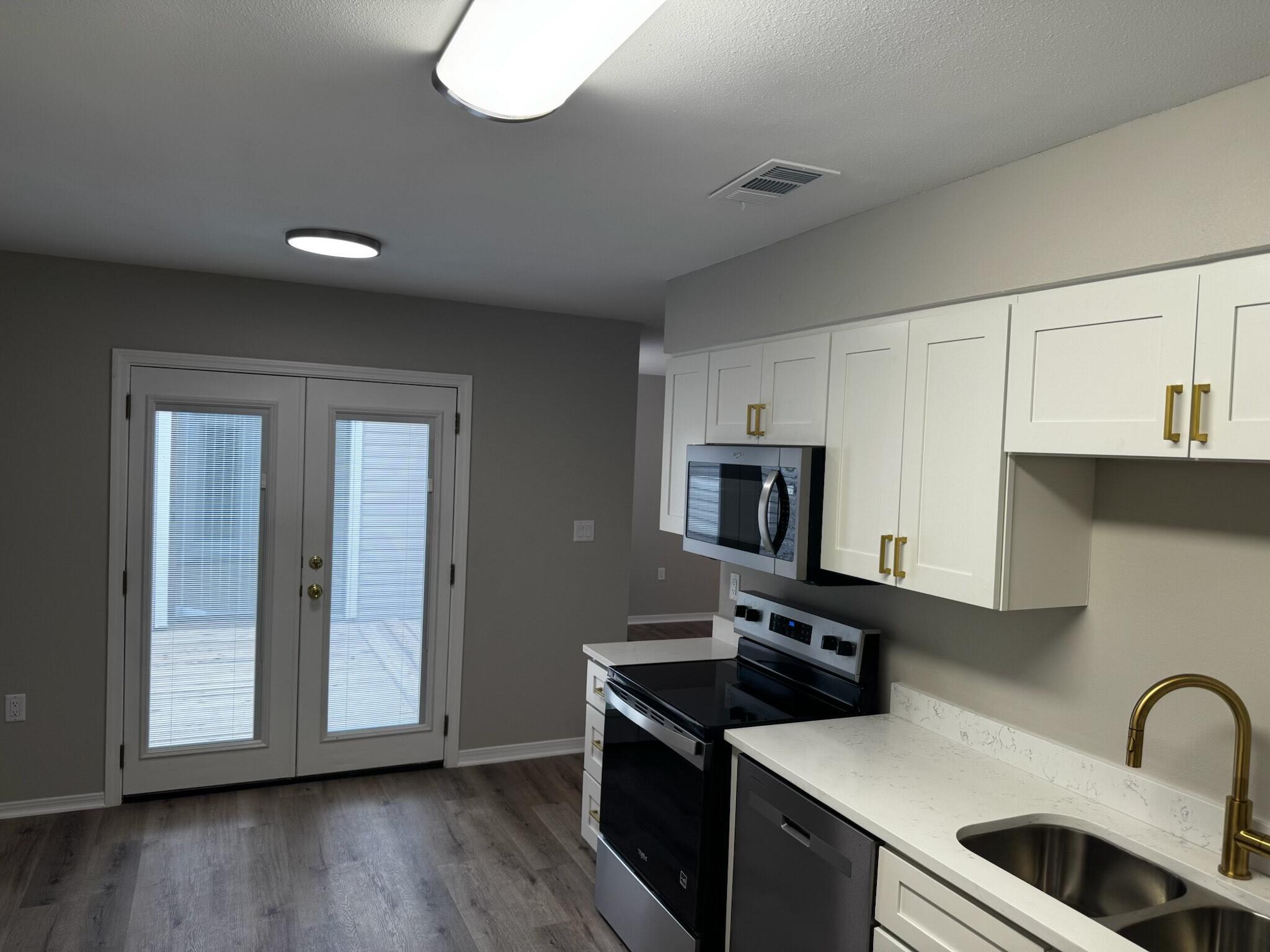 DONLABROOK GARDYNS - Residential Lease