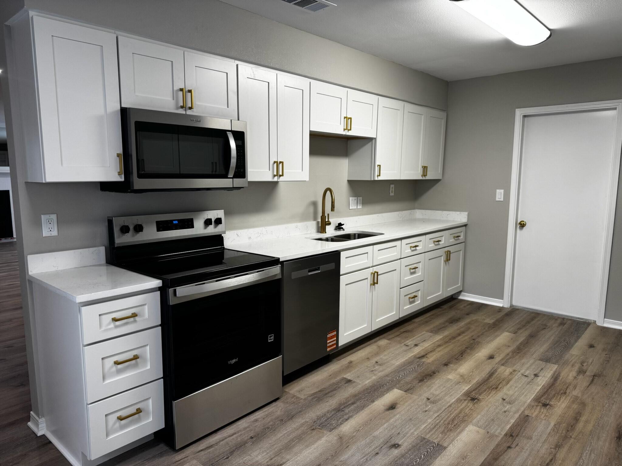 DONLABROOK GARDYNS - Residential Lease