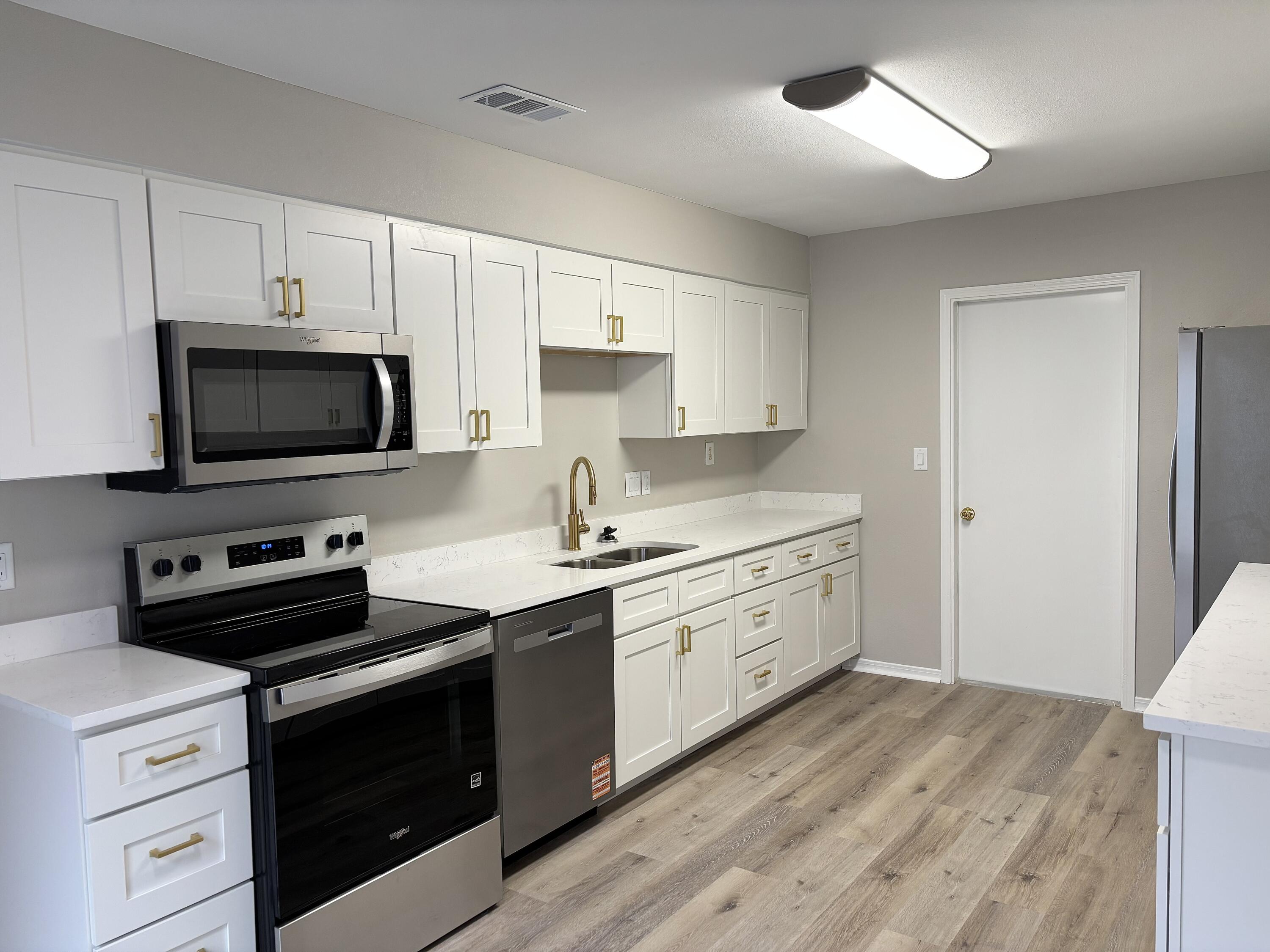 DONLABROOK GARDYNS - Residential Lease