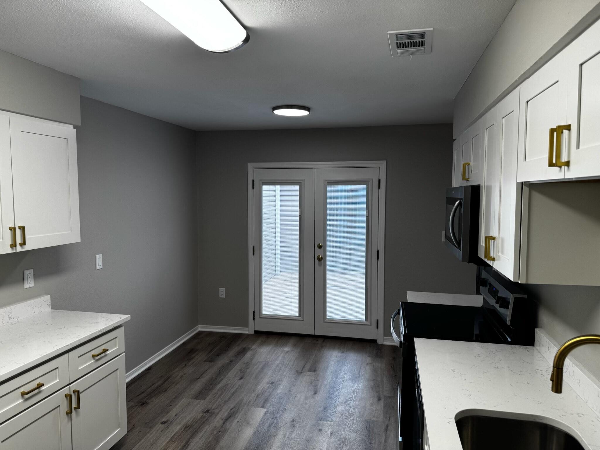 DONLABROOK GARDYNS - Residential Lease