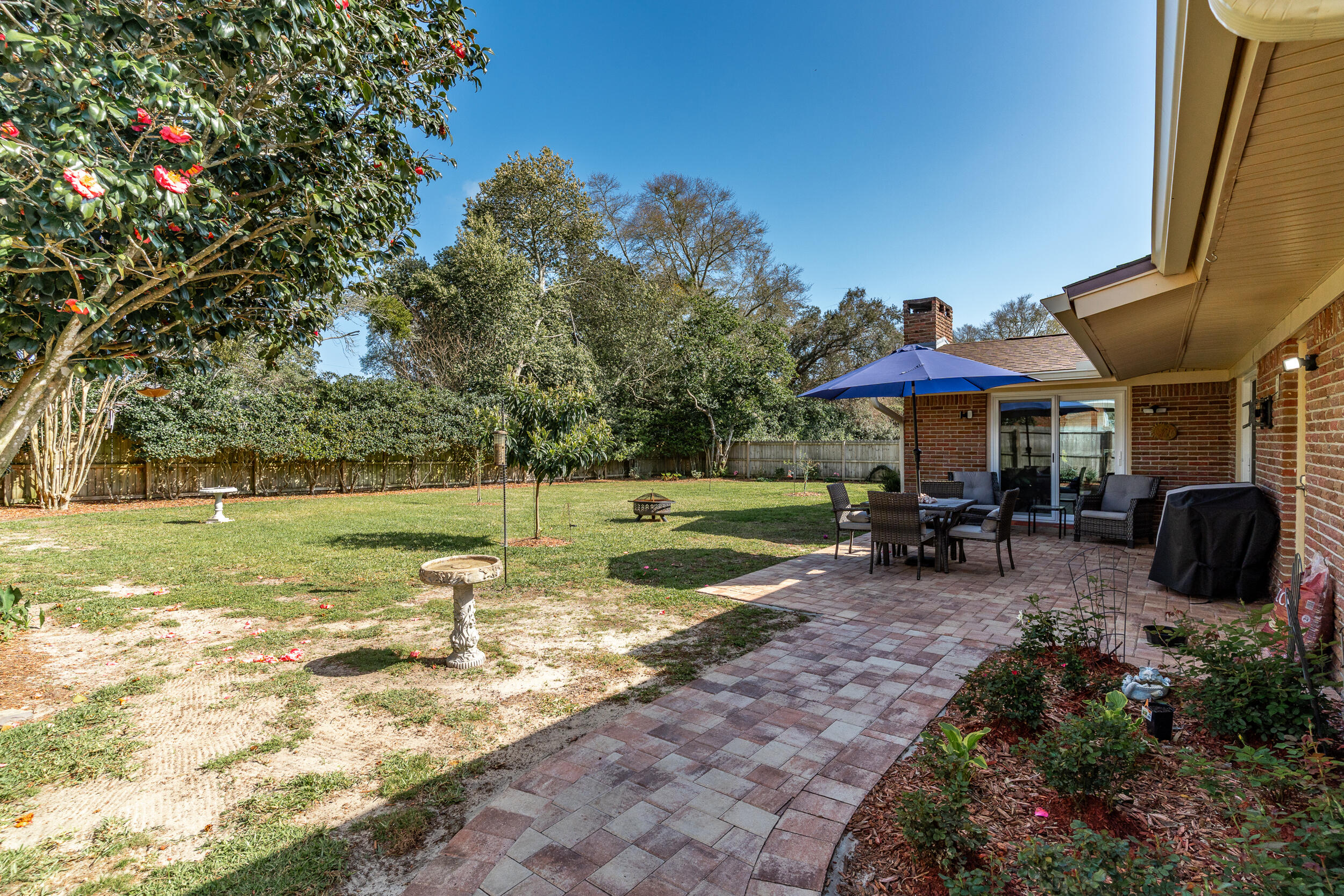 COUNTRY CLUB EST 1ST - Residential
