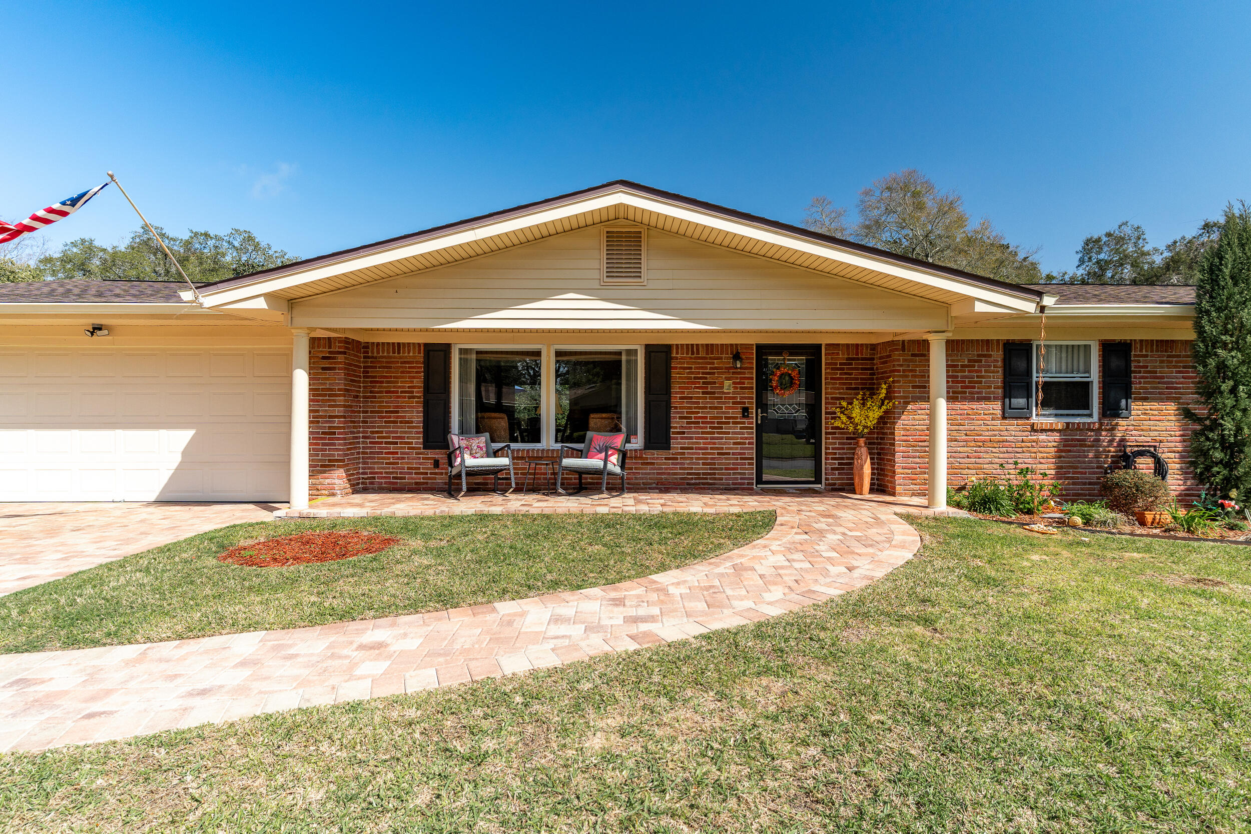 COUNTRY CLUB EST 1ST - Residential
