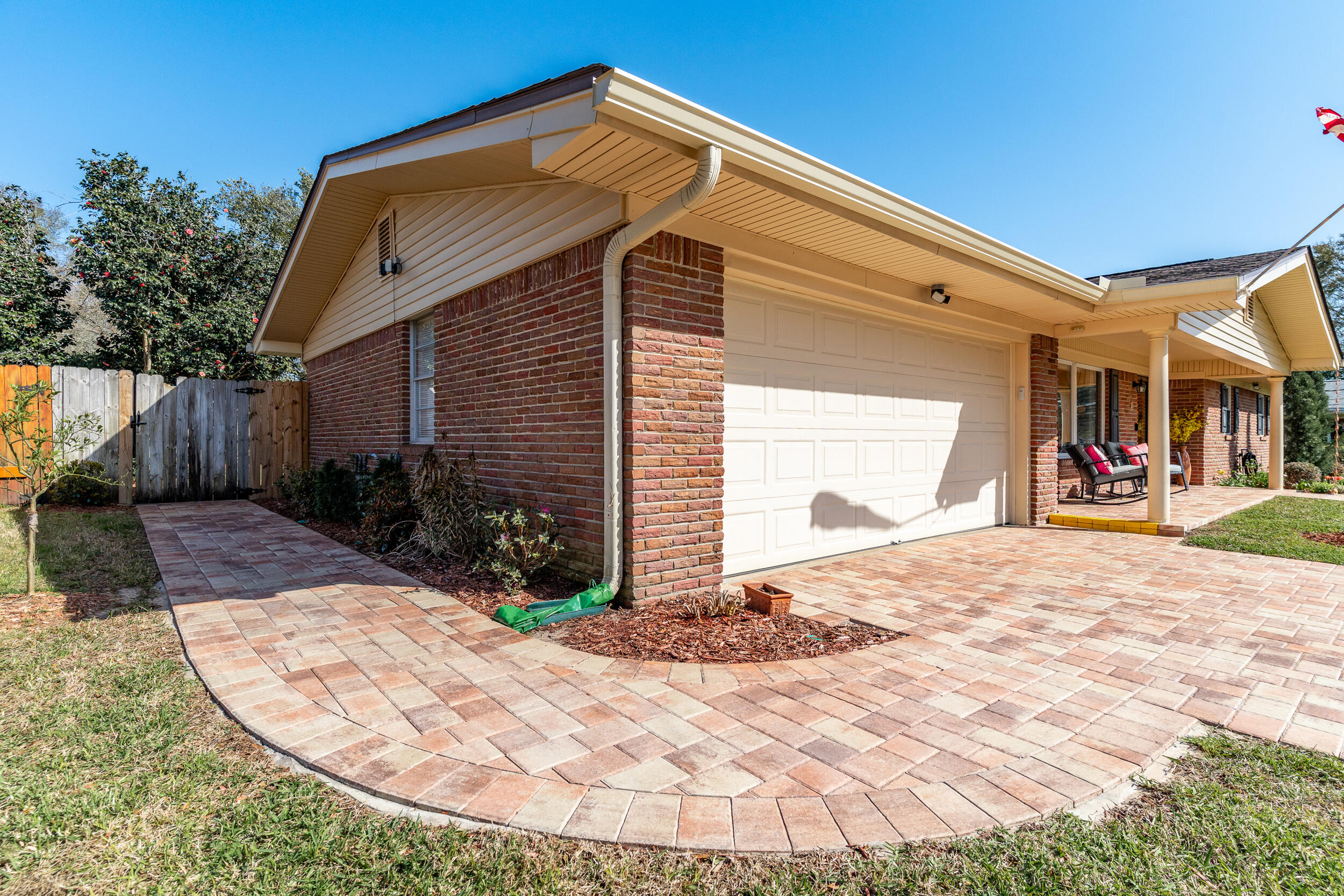 COUNTRY CLUB EST 1ST - Residential