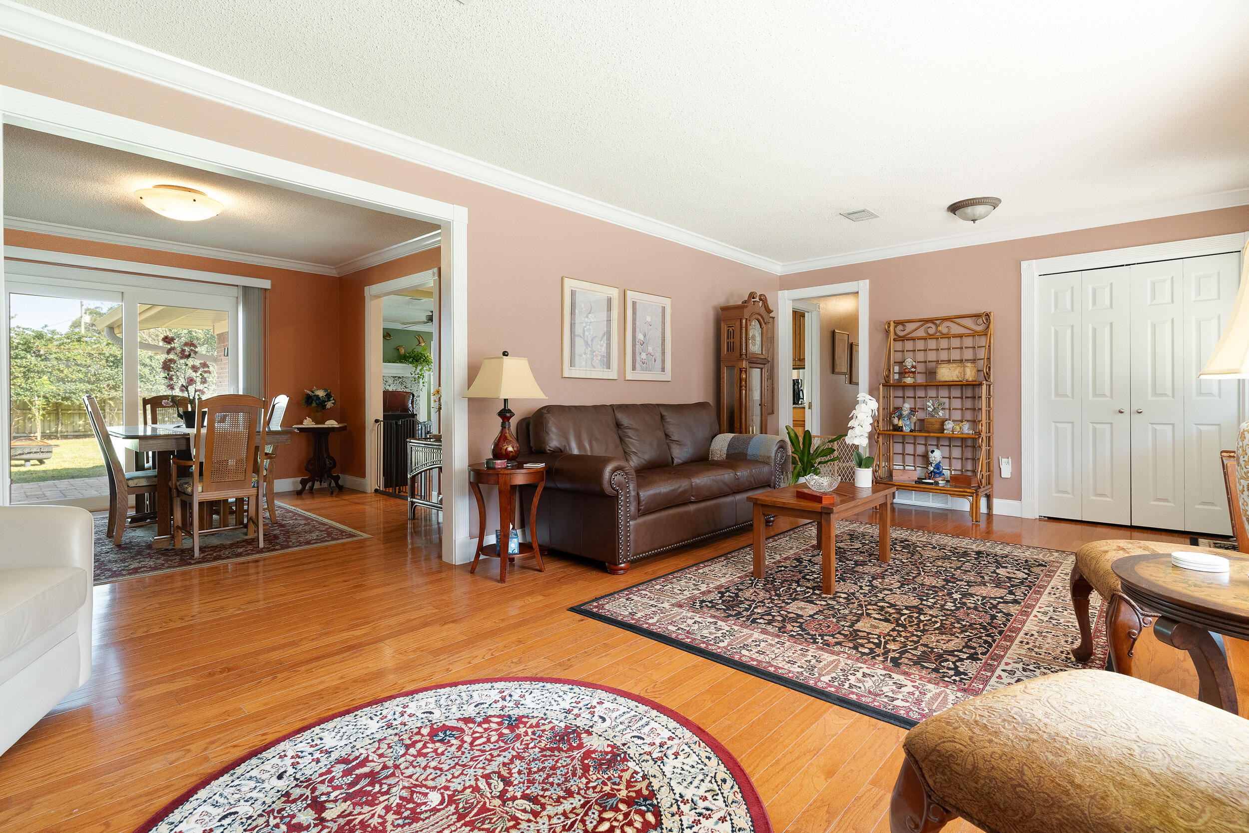 COUNTRY CLUB EST 1ST - Residential