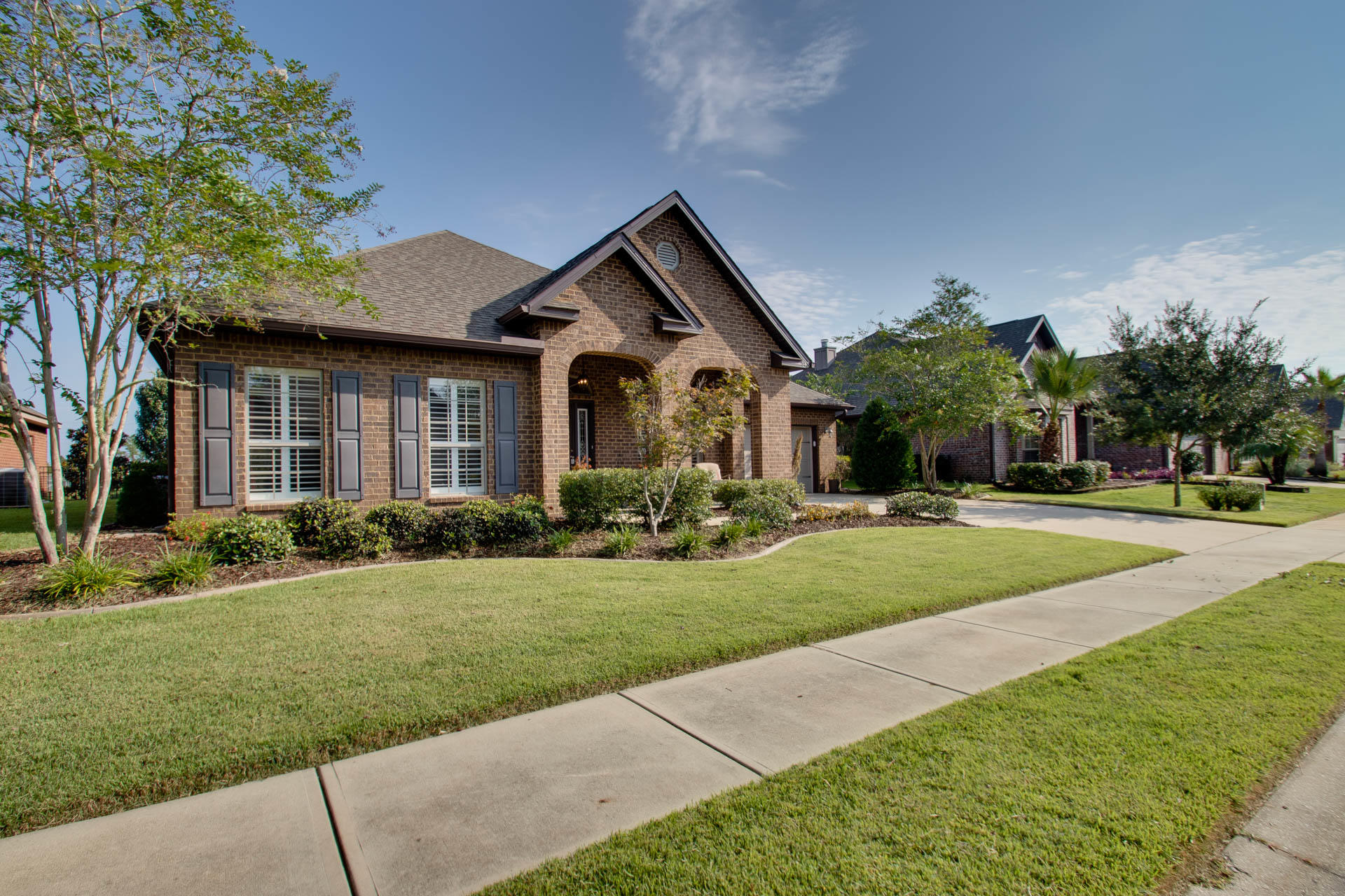 WHISPERING LAKE - Residential