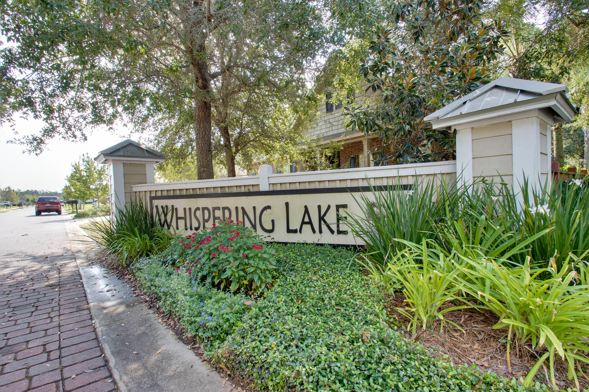 WHISPERING LAKE - Residential