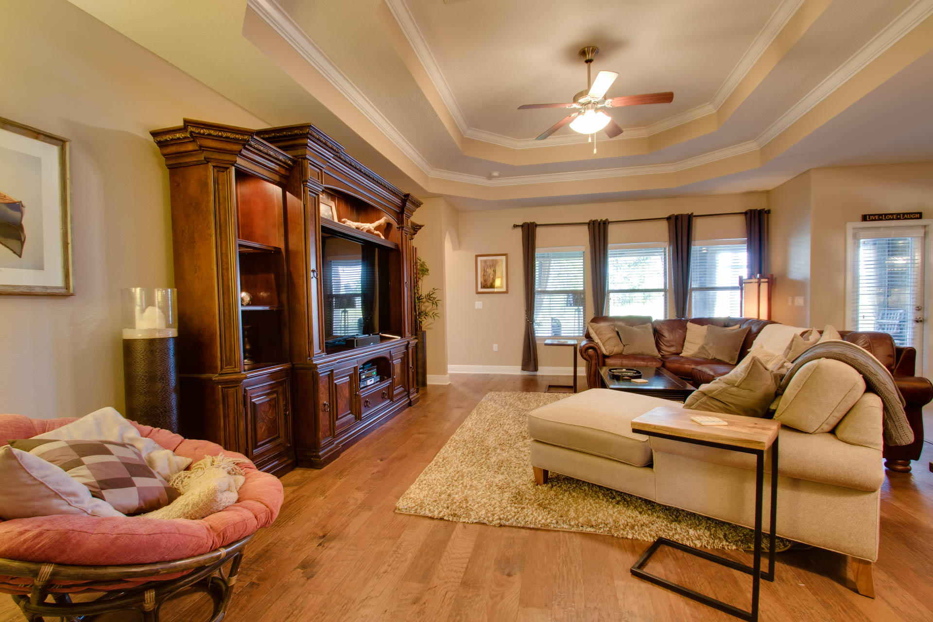 WHISPERING LAKE - Residential