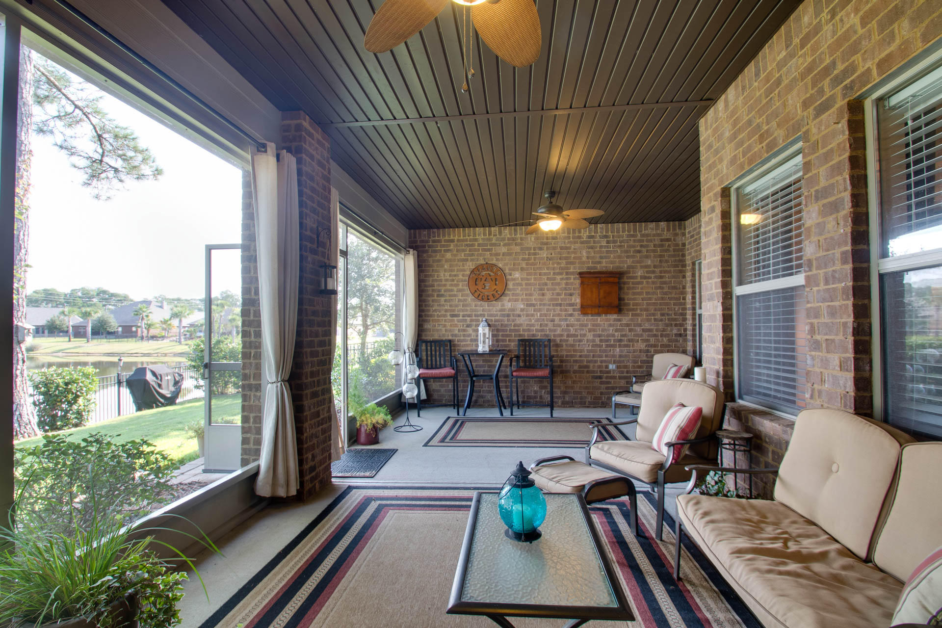 WHISPERING LAKE - Residential