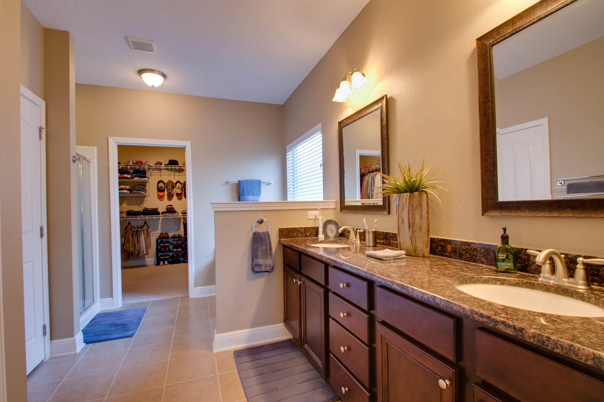 WHISPERING LAKE - Residential