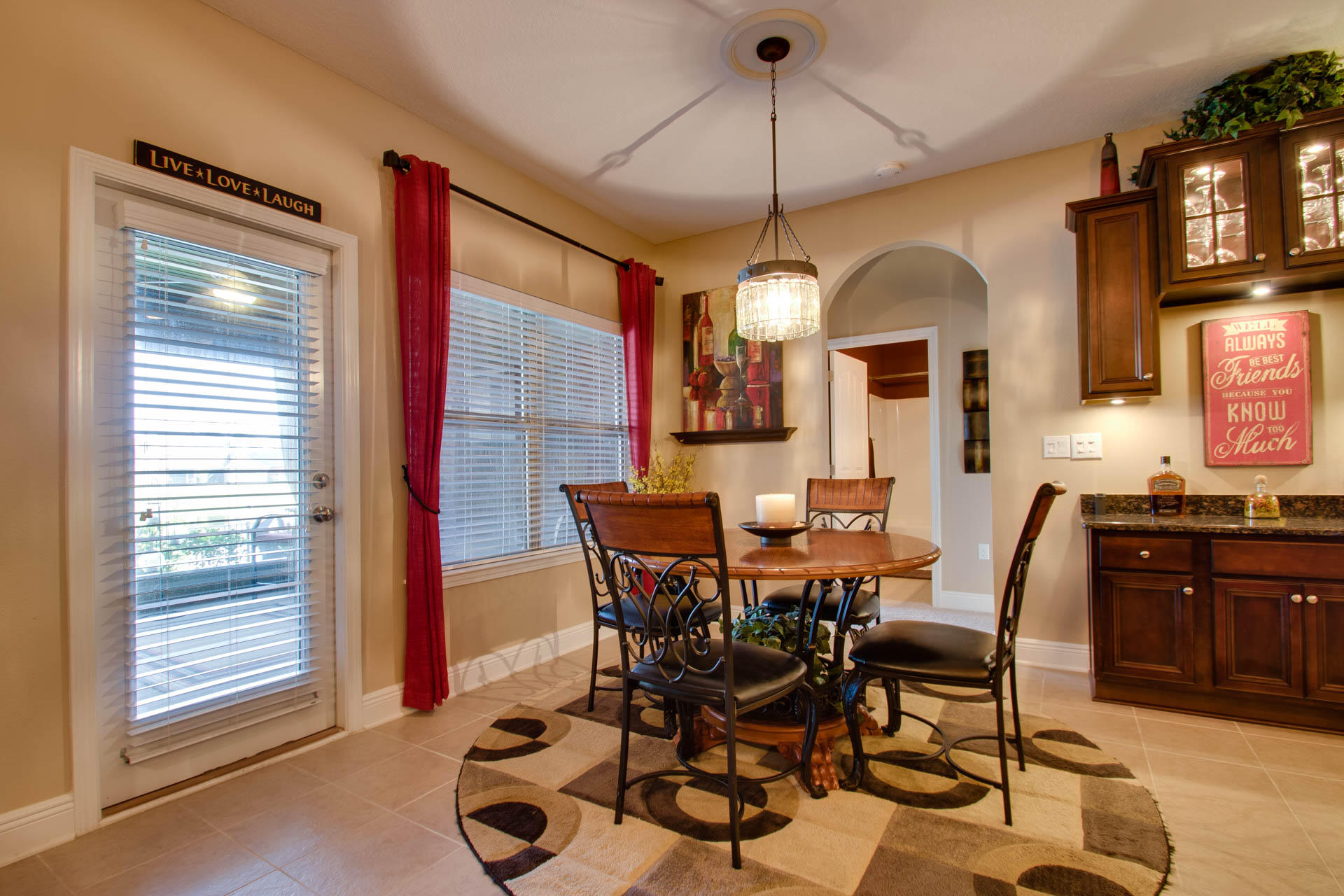 WHISPERING LAKE - Residential