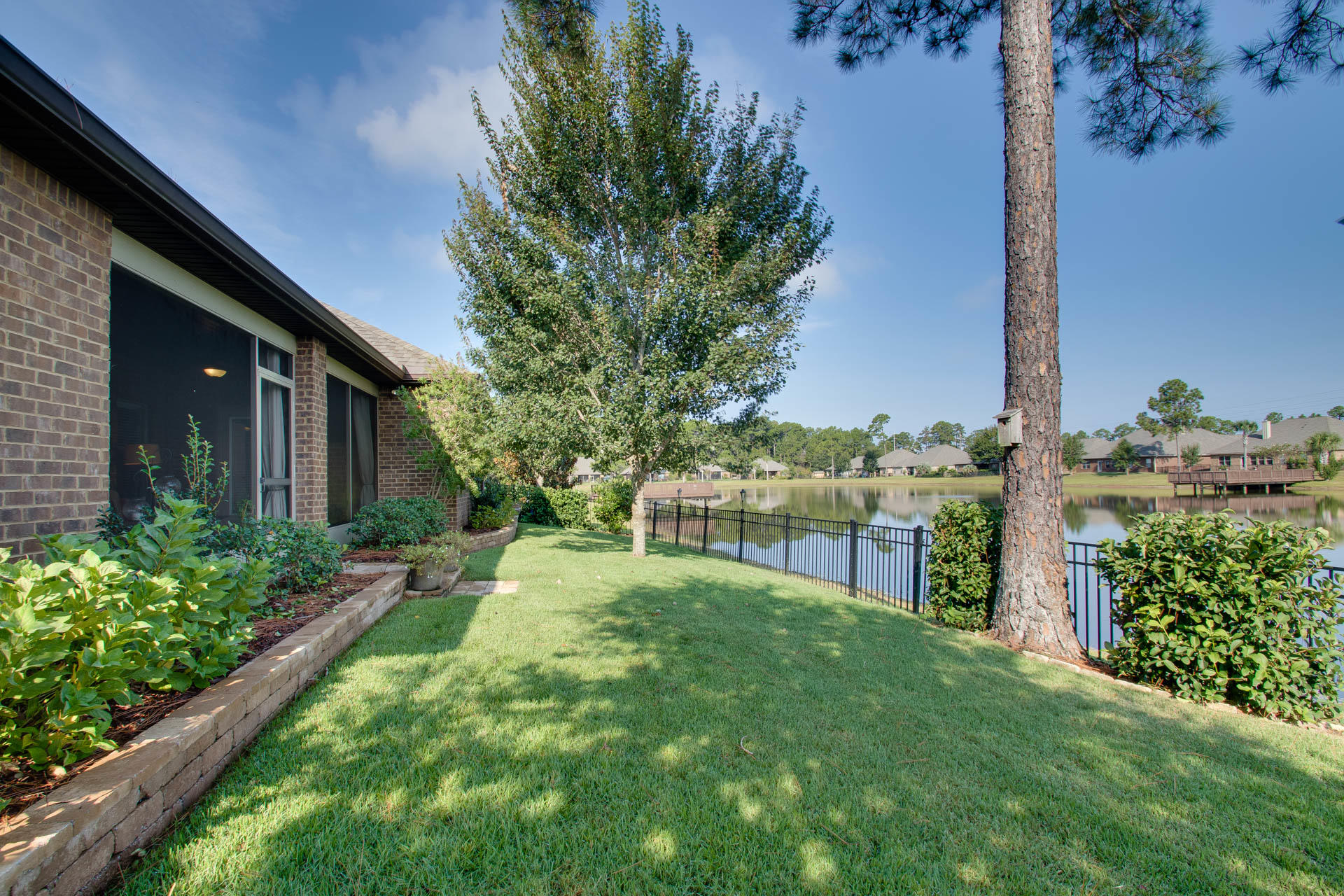 WHISPERING LAKE - Residential