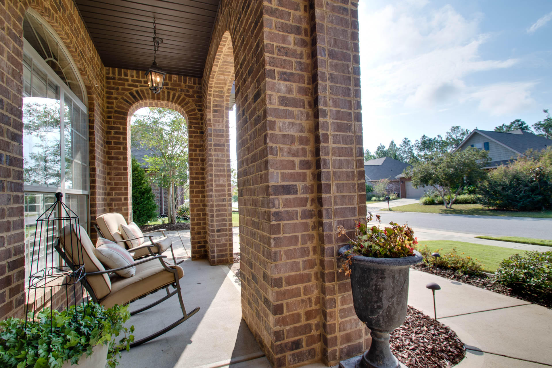 WHISPERING LAKE - Residential