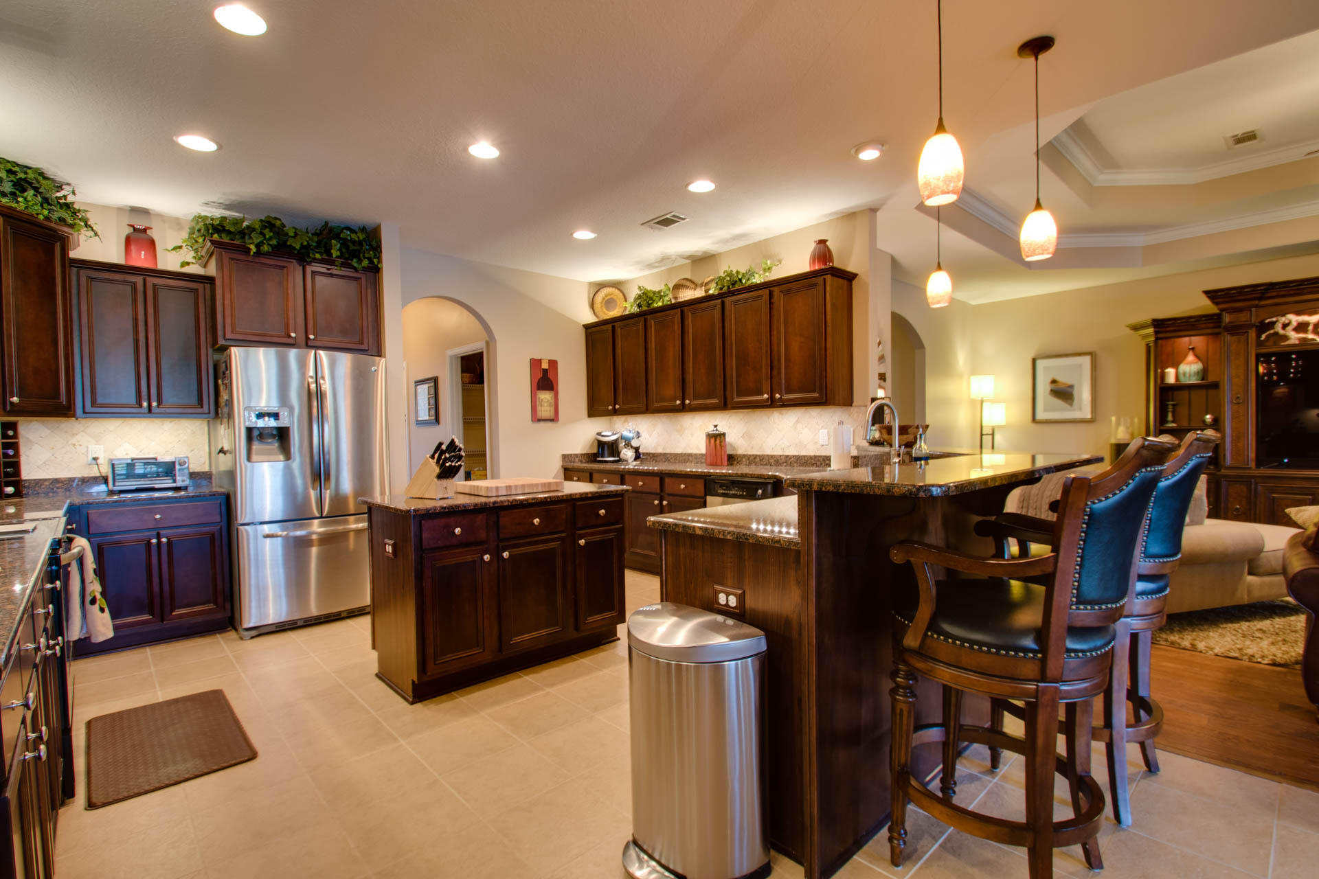 WHISPERING LAKE - Residential