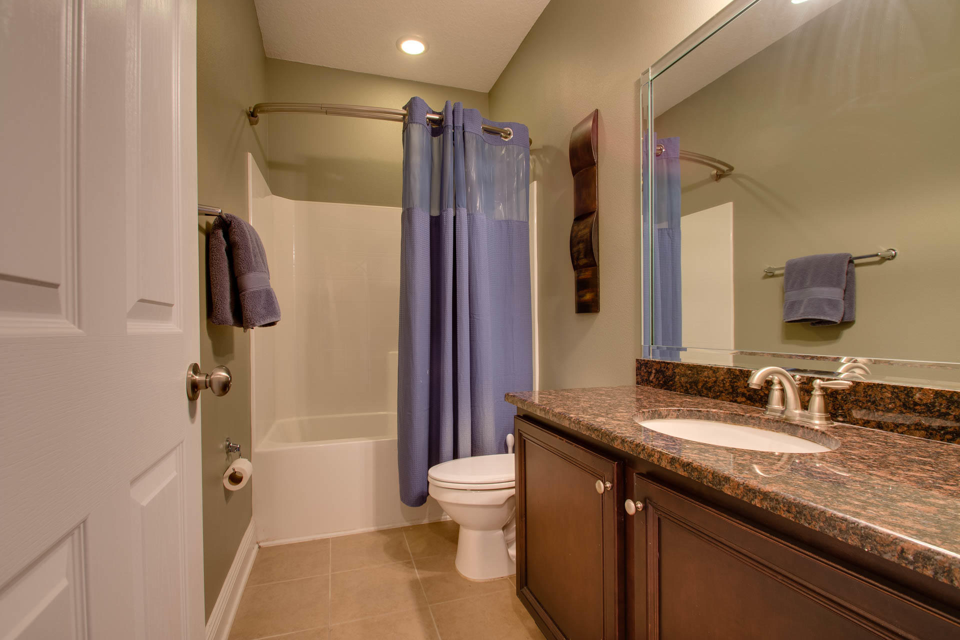 WHISPERING LAKE - Residential